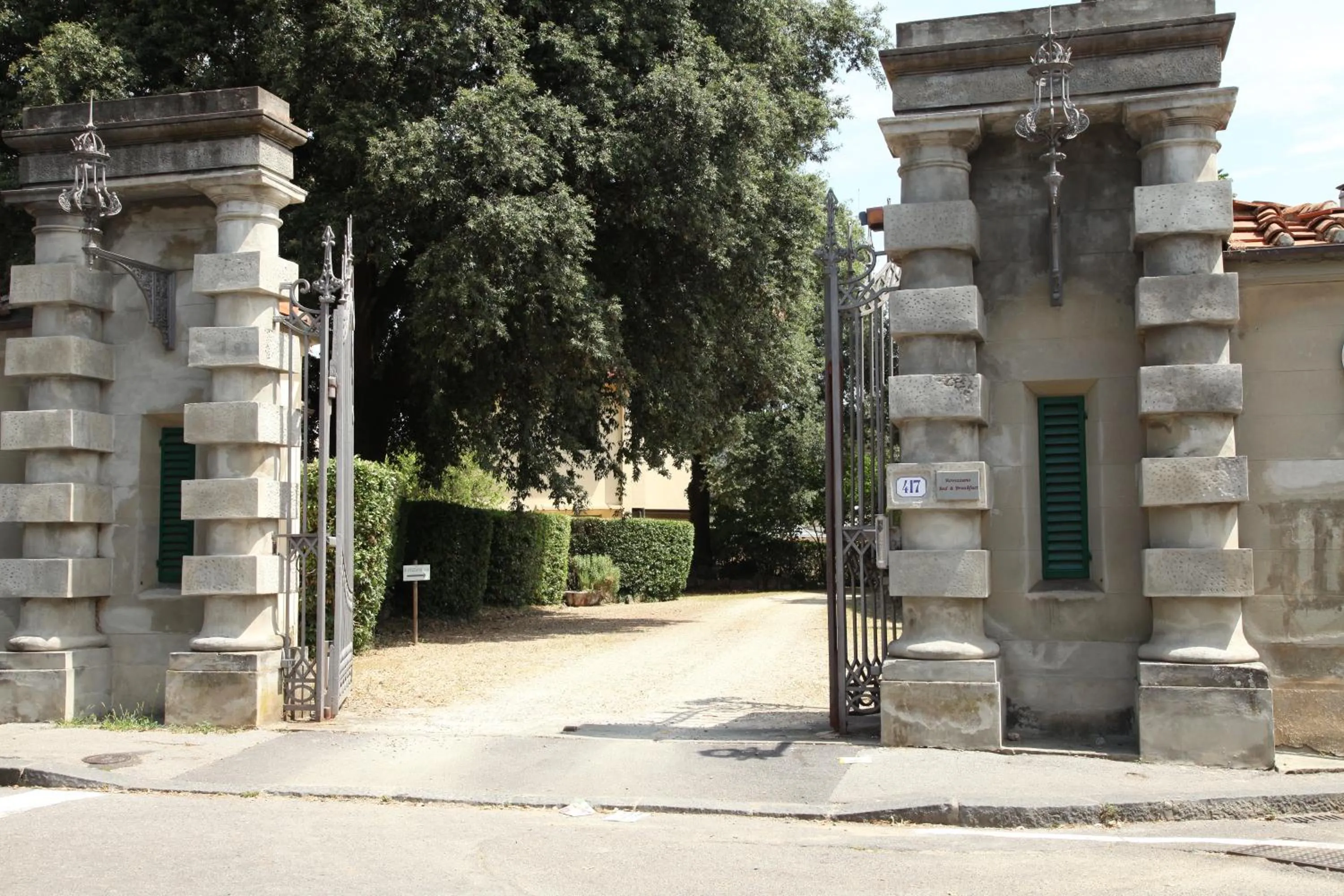 Facade/entrance in Rovezzano B&B