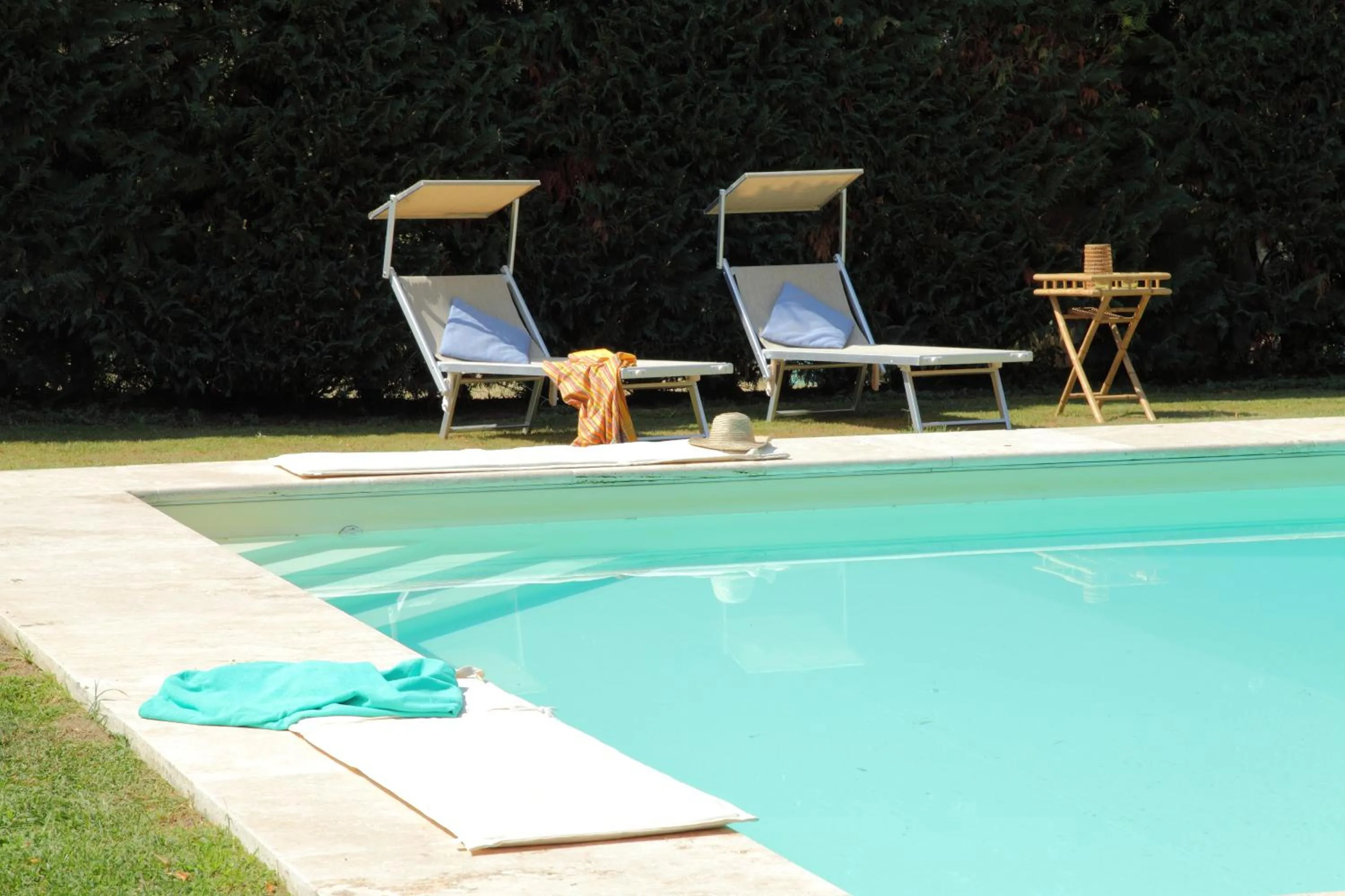 Swimming pool in Rovezzano B&B