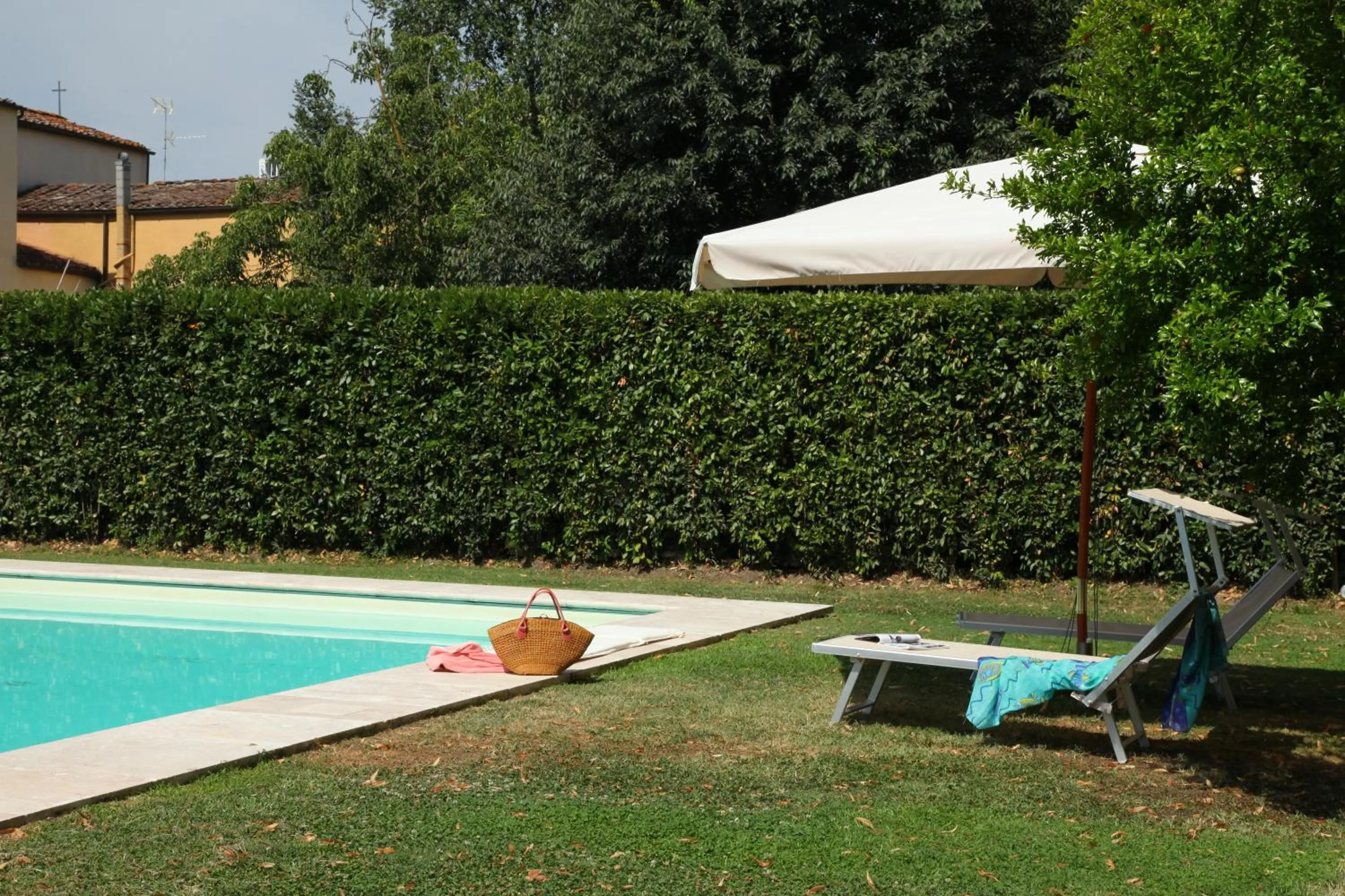 Swimming pool in Rovezzano B&B
