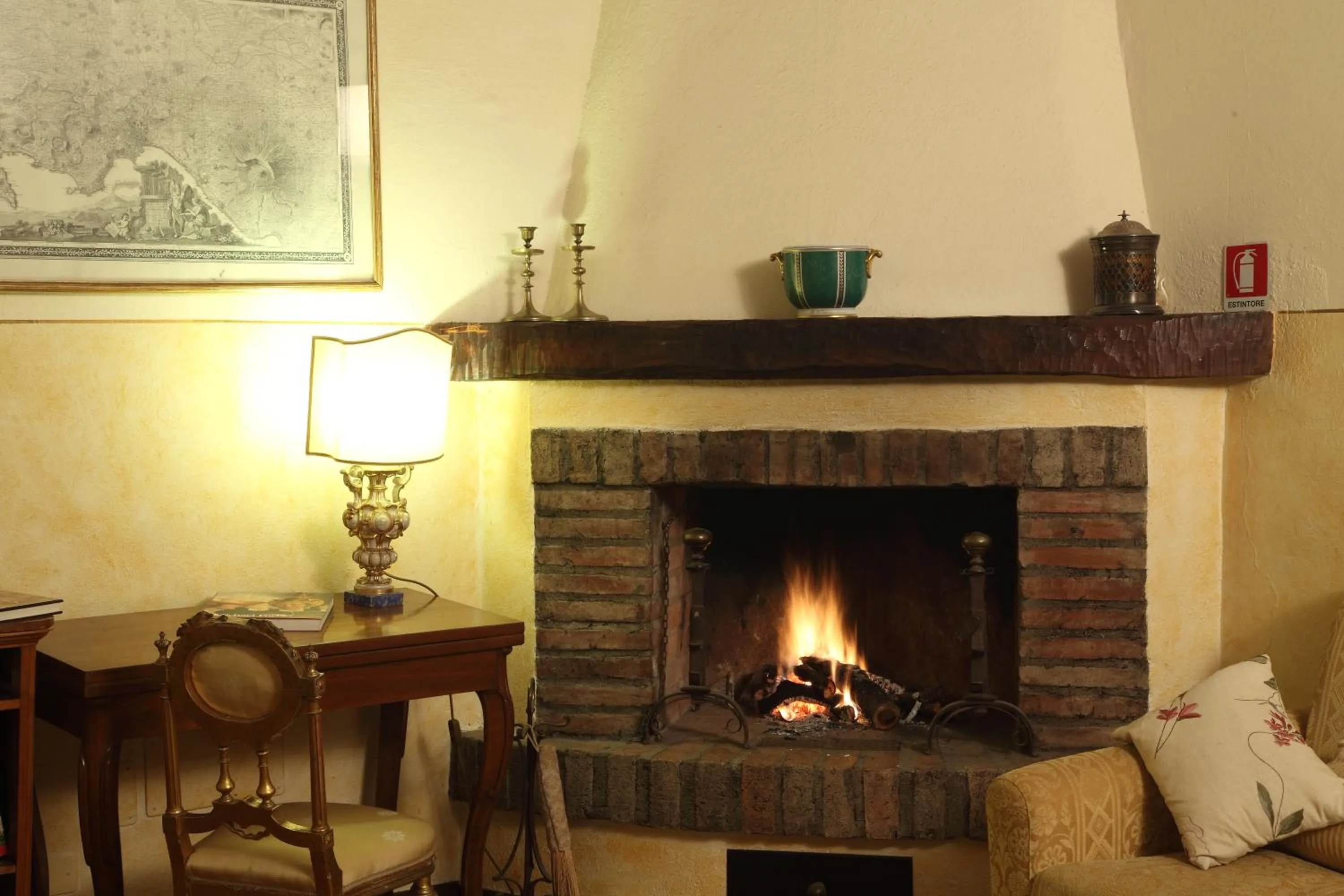 Library in Rovezzano B&B