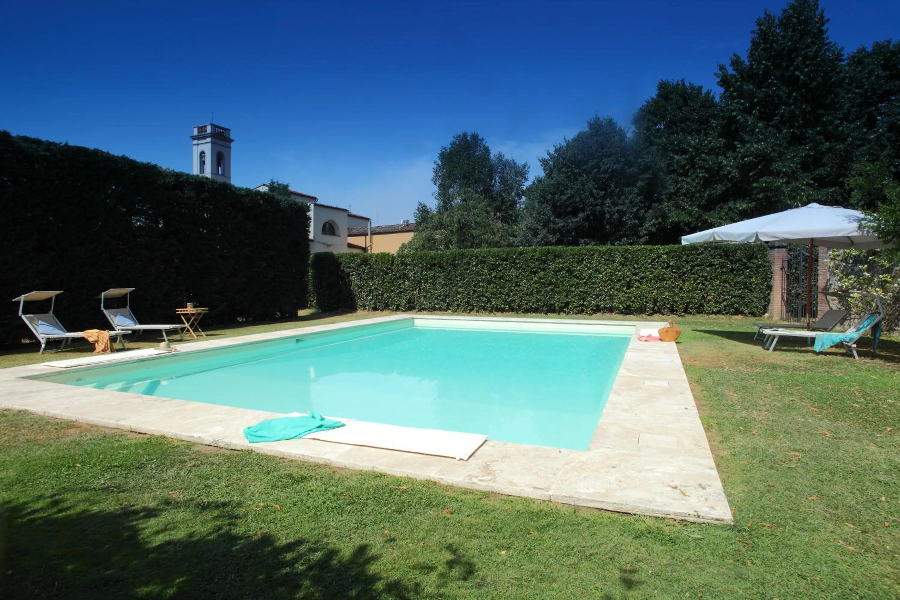 Swimming pool in Rovezzano B&B