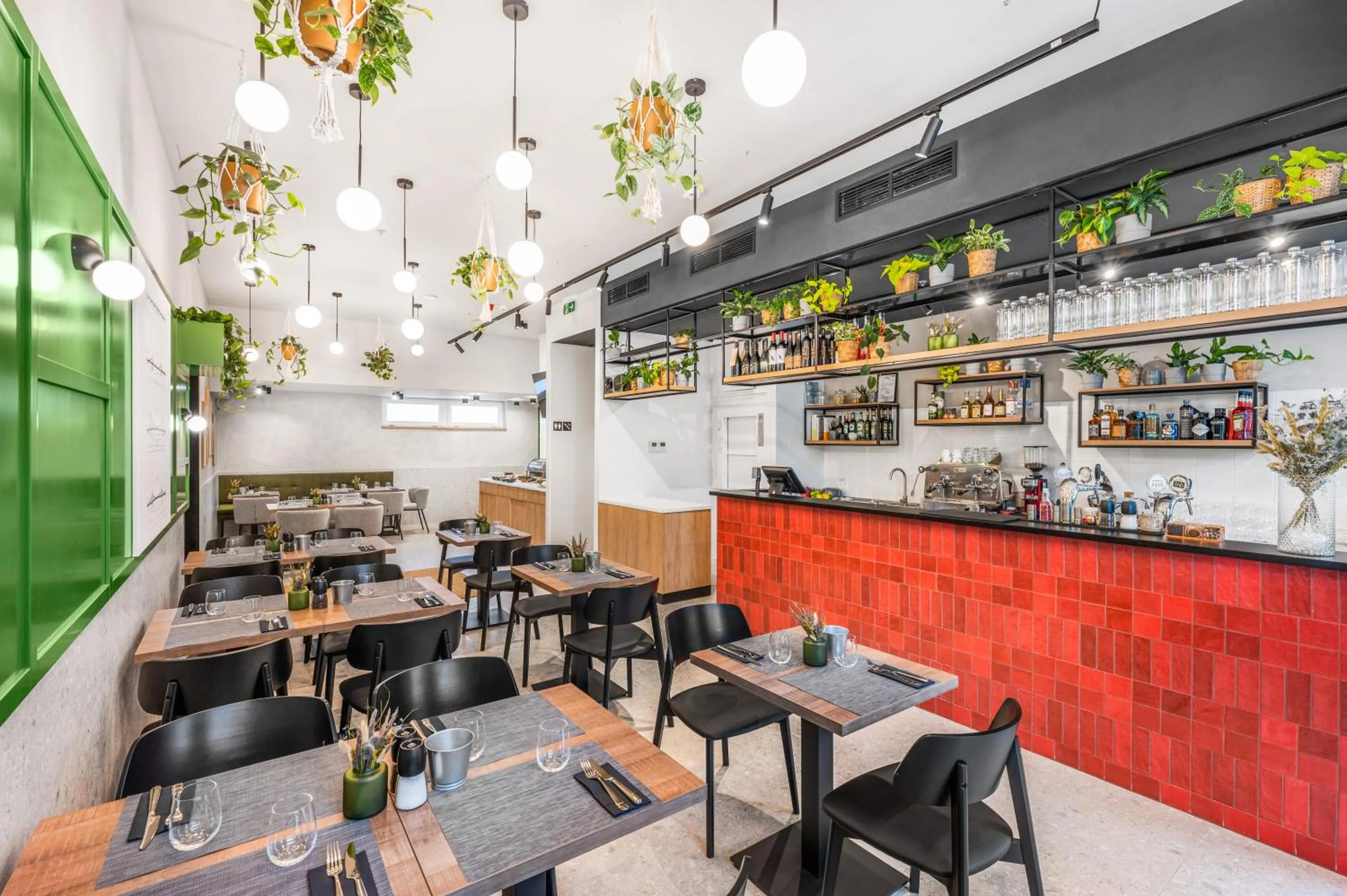 Restaurant/places to eat in Florin Apart Hotel