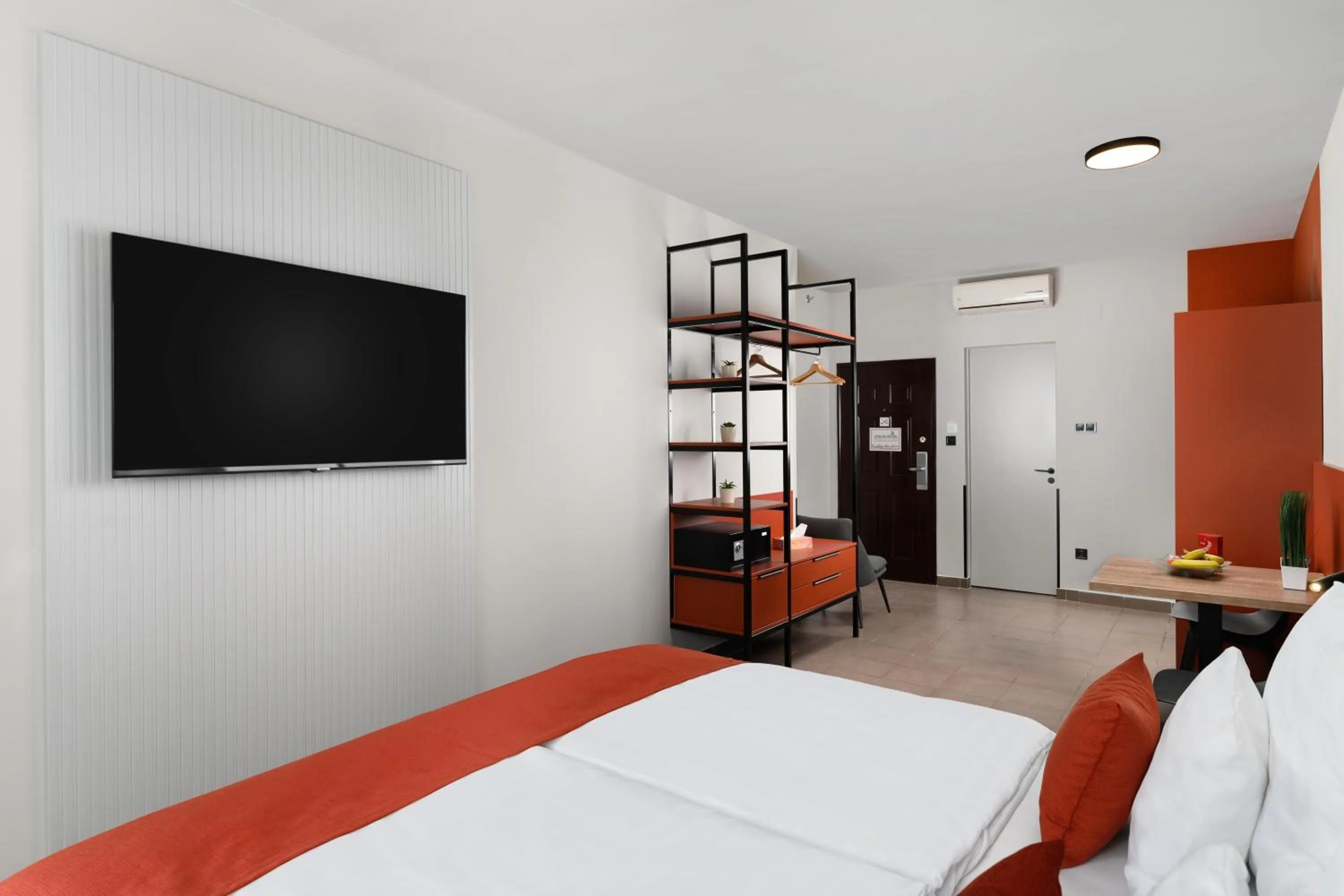 Bed in Florin Apart Hotel