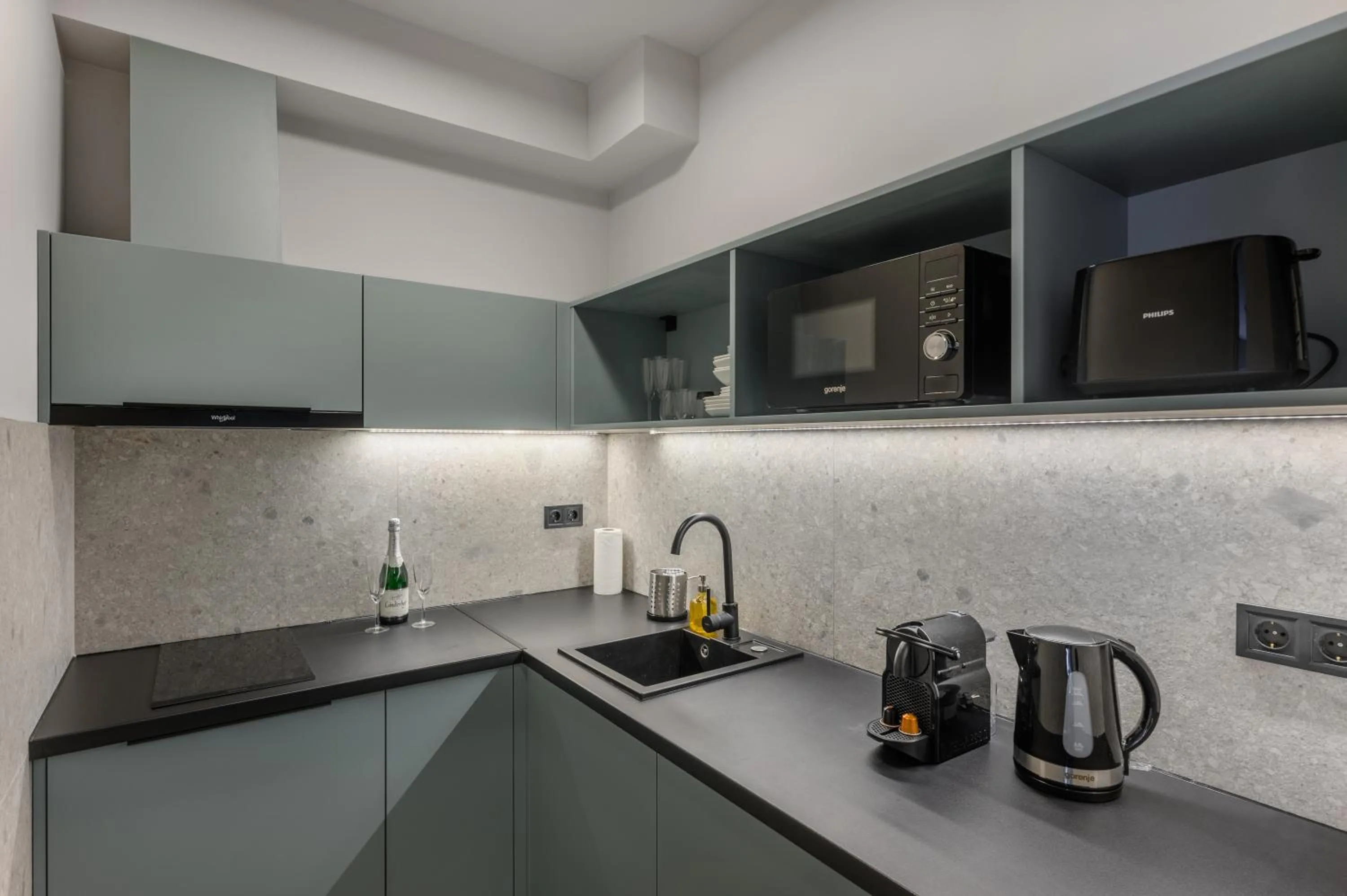 Coffee/tea facilities in Florin Apart Hotel