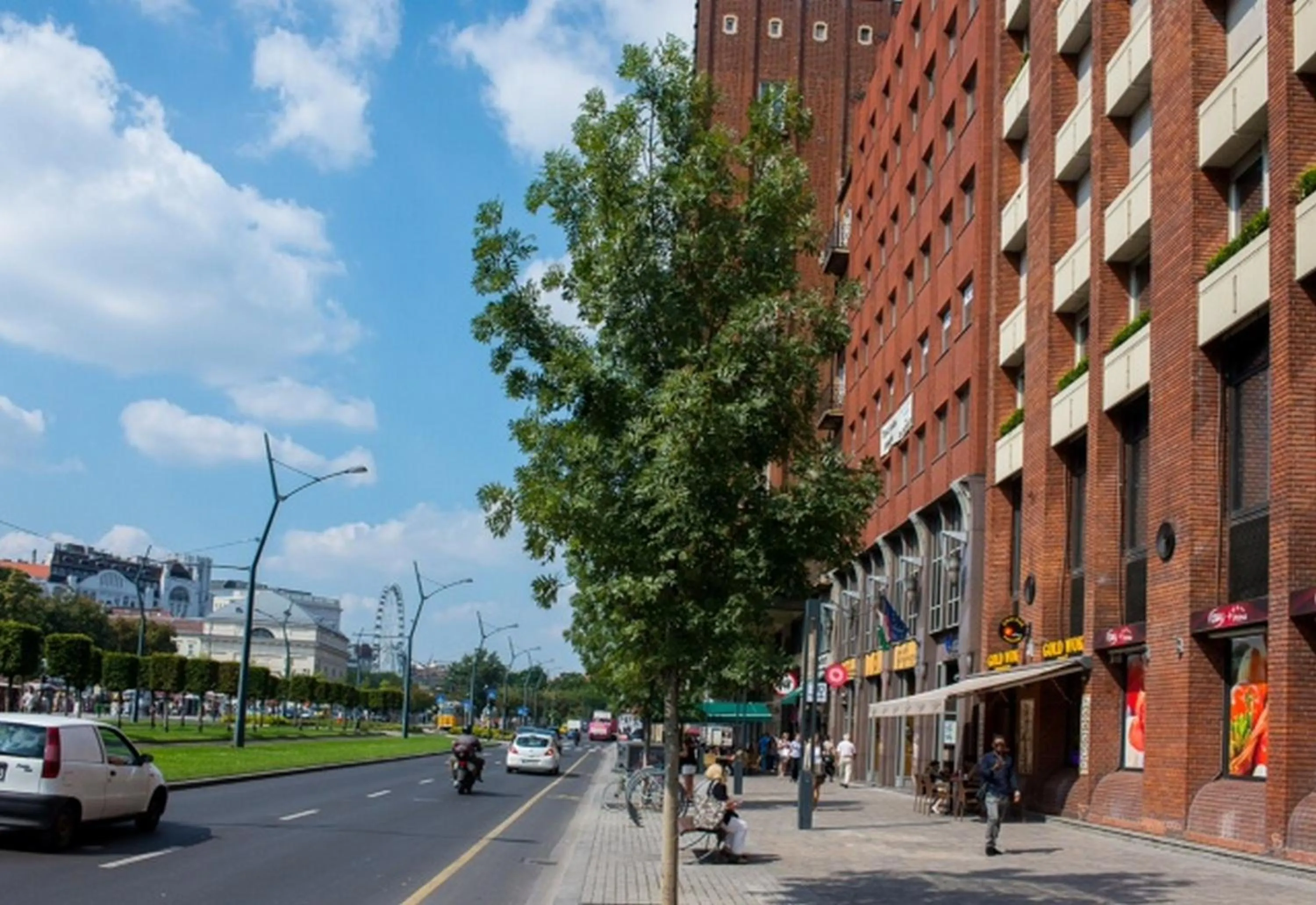 Facade/entrance in Florin Apart Hotel