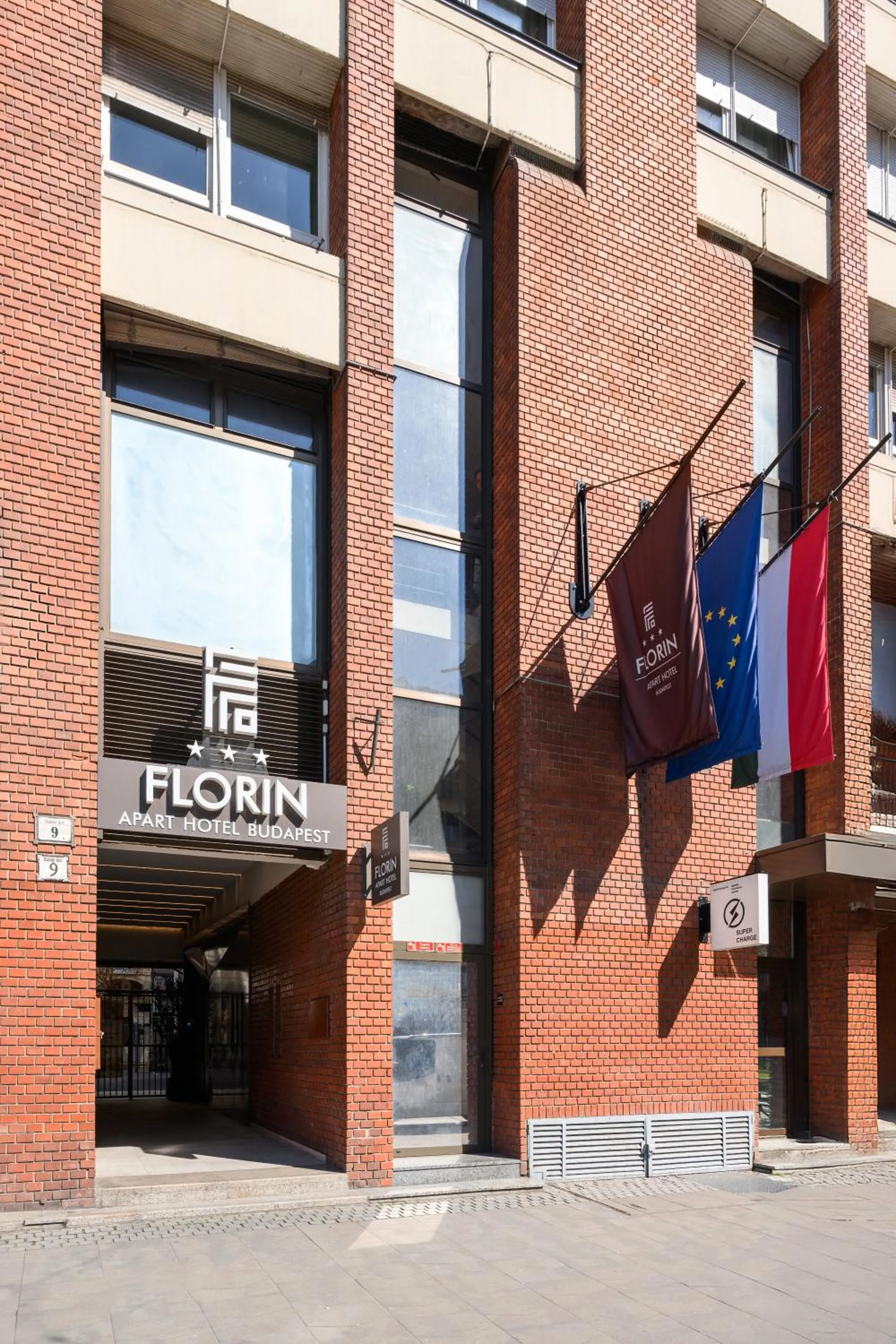 Facade/entrance in Florin Apart Hotel