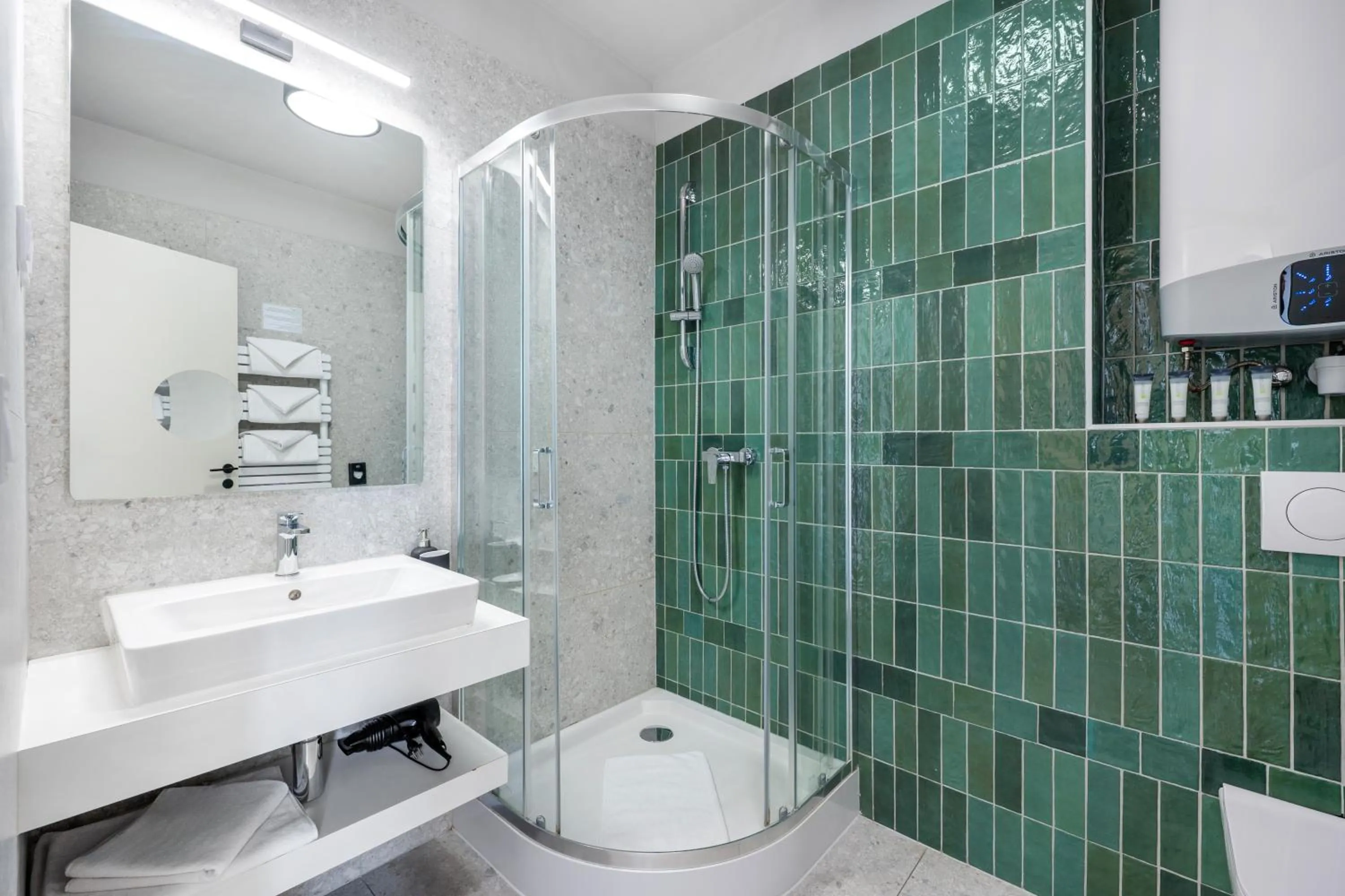 Bathroom in Florin Apart Hotel