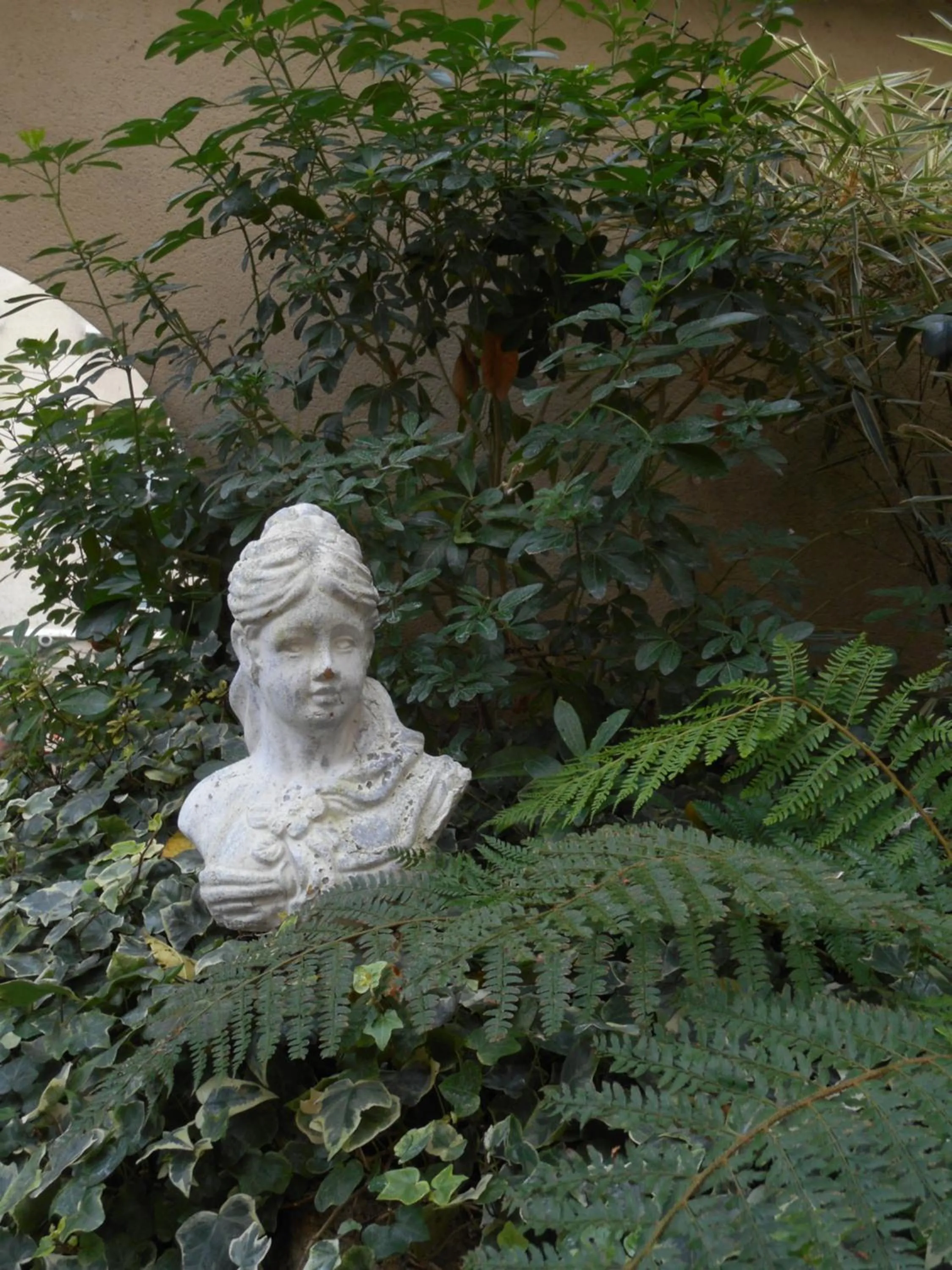 Decorative detail in Hôtel de l'Avre