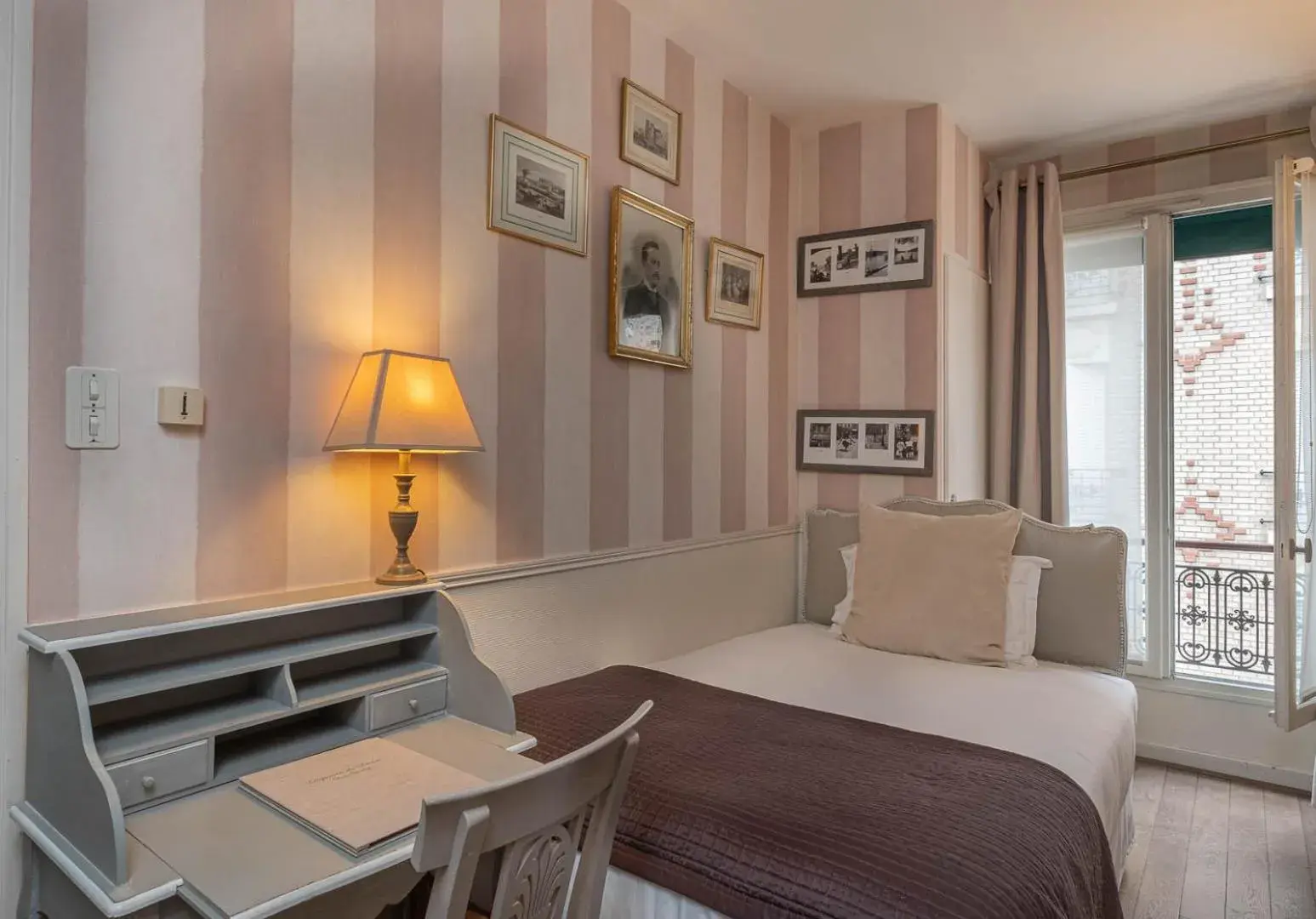 Single Room in Hôtel de l'Avre Single Room in Hôtel de l'Avre