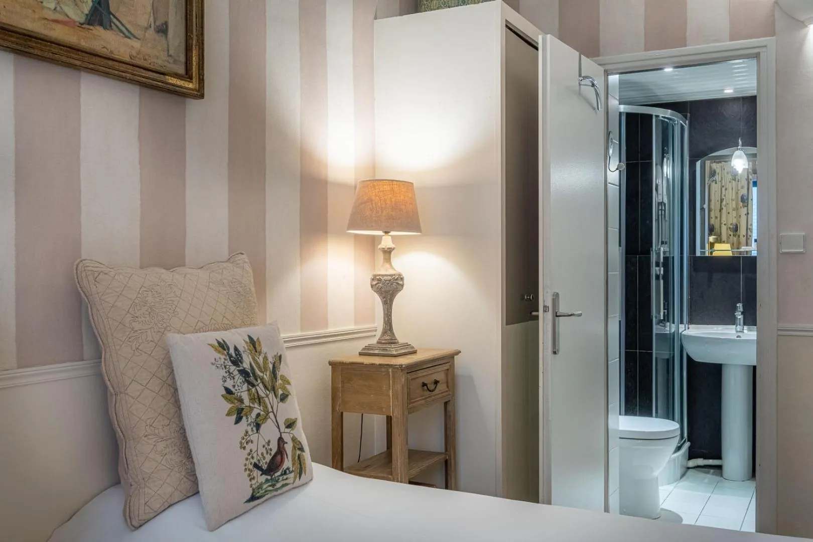 Bedroom, Bed in Hôtel de l'Avre