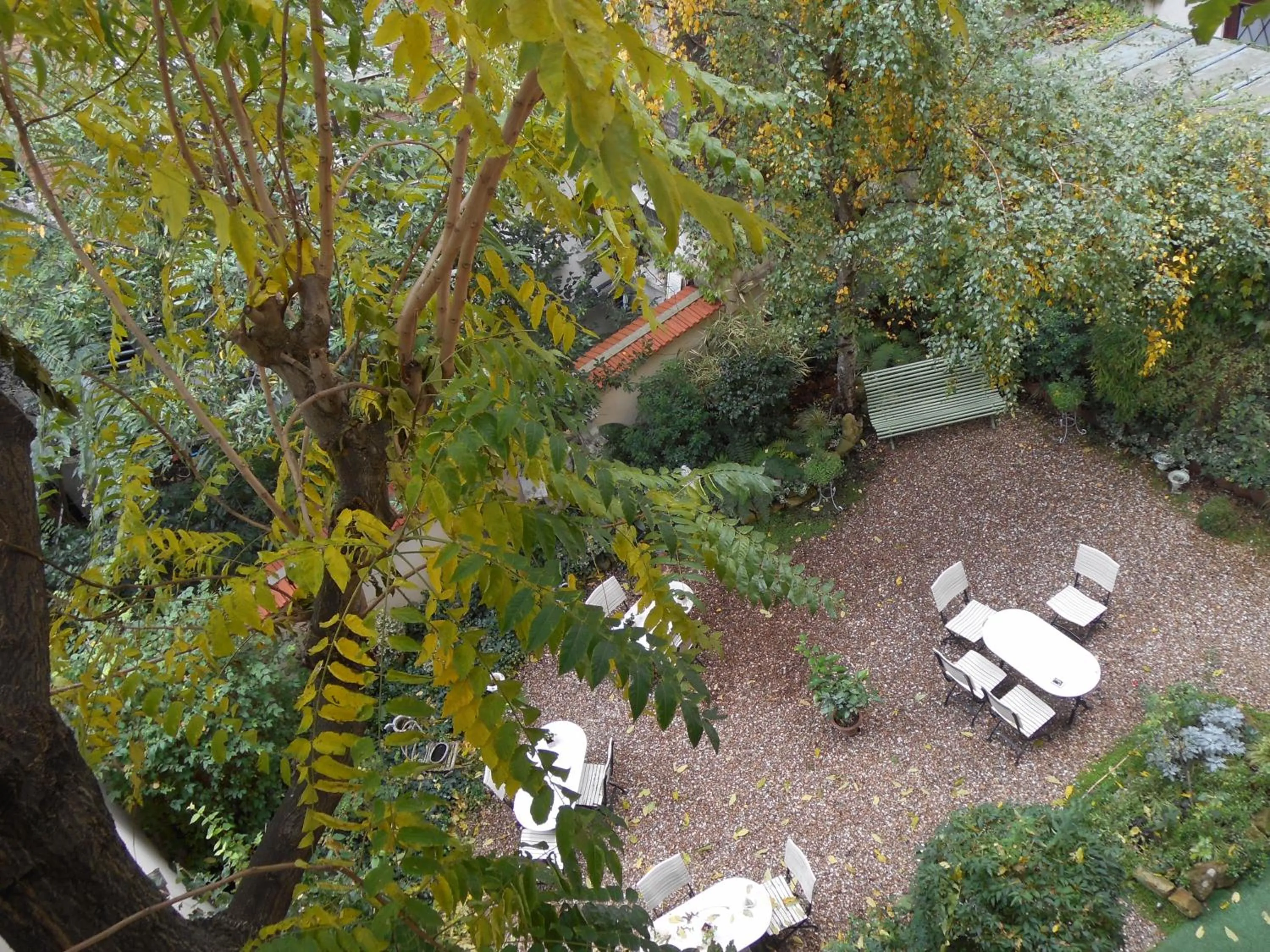 Patio in Hôtel de l'Avre