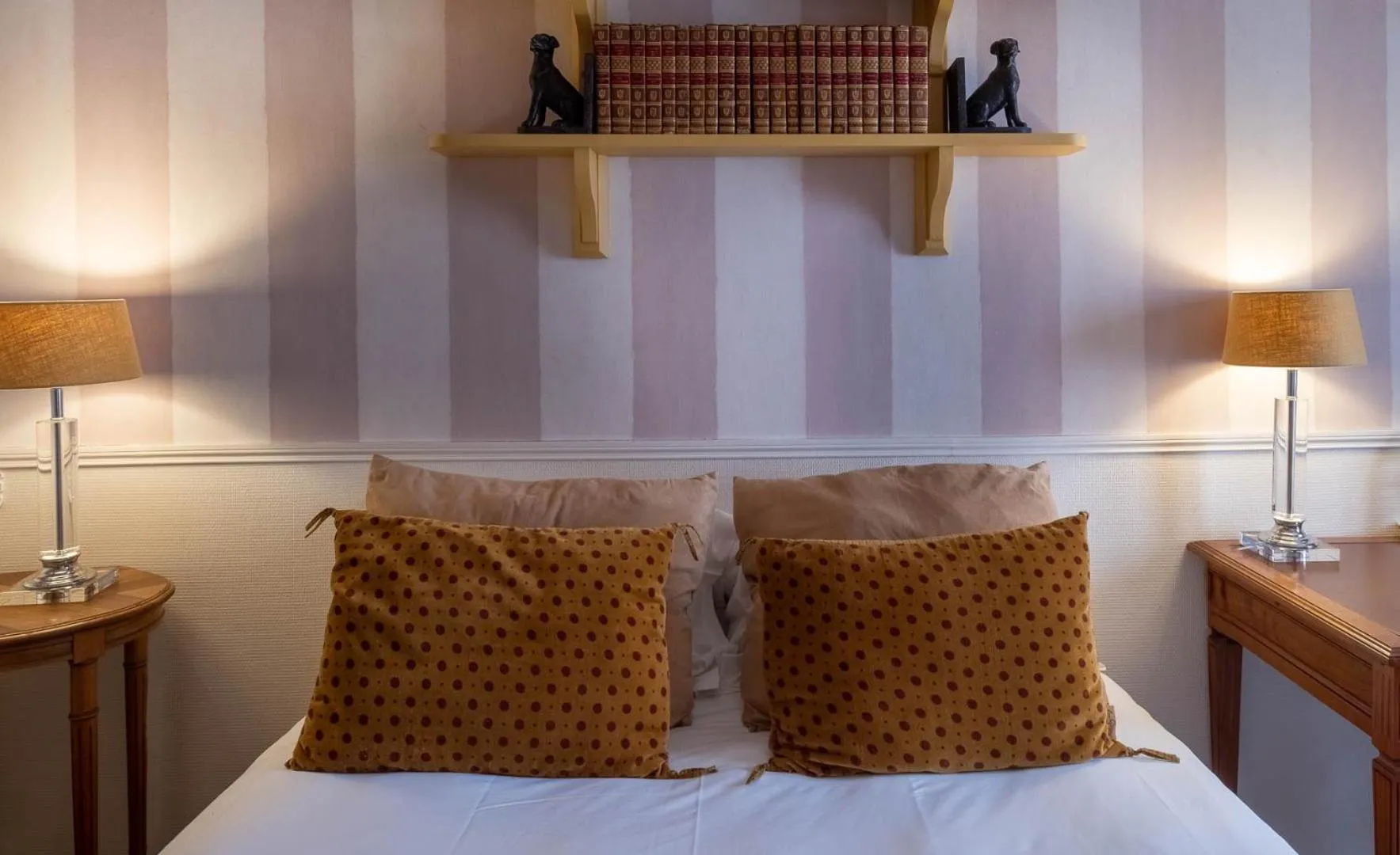 Bedroom, Bed in Hôtel de l'Avre