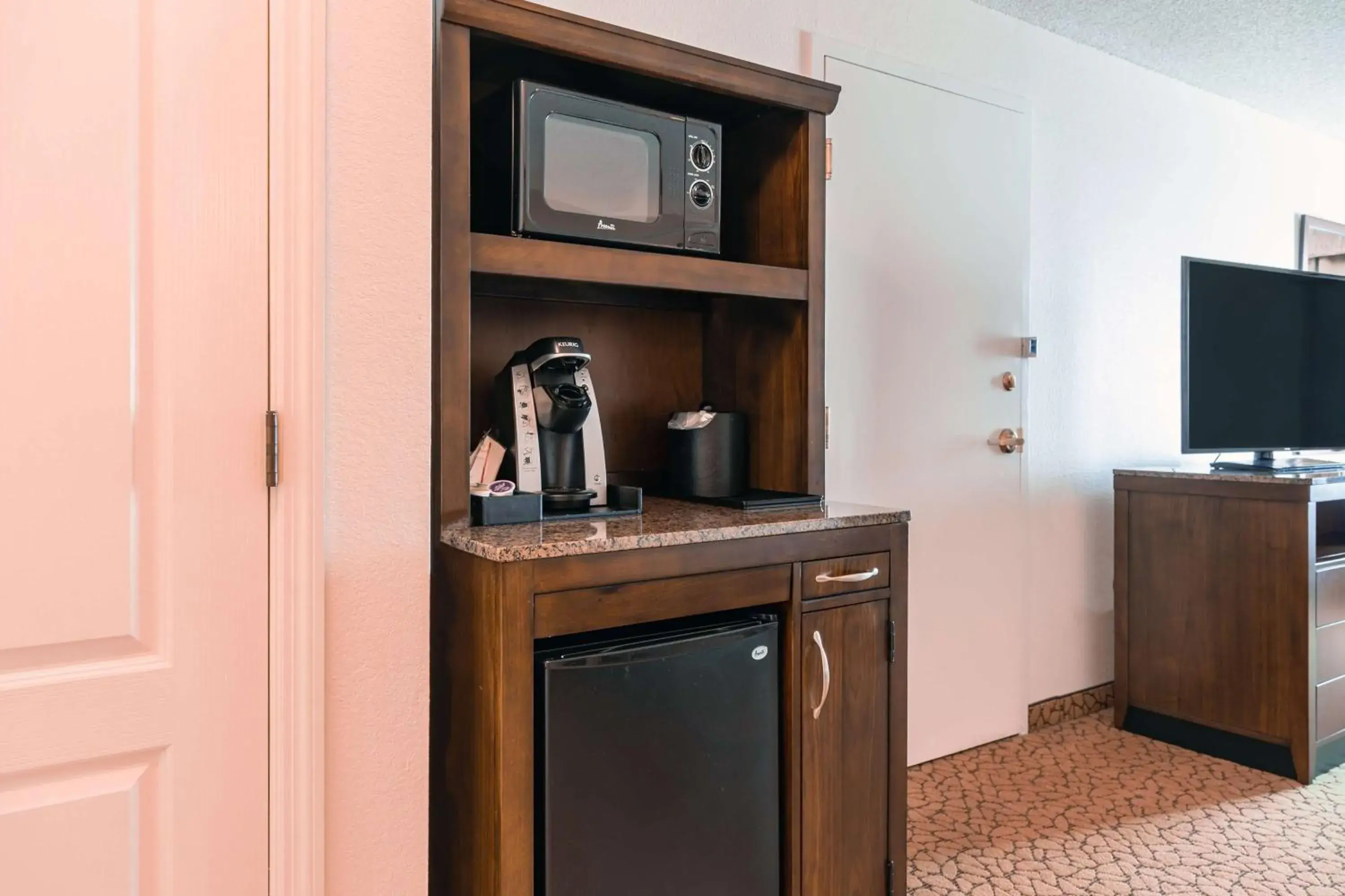 Photo of the whole room in Hilton Garden Inn Orlando East - UCF Area Photo of the whole room in Hilton Garden Inn Orlando East - UCF Area