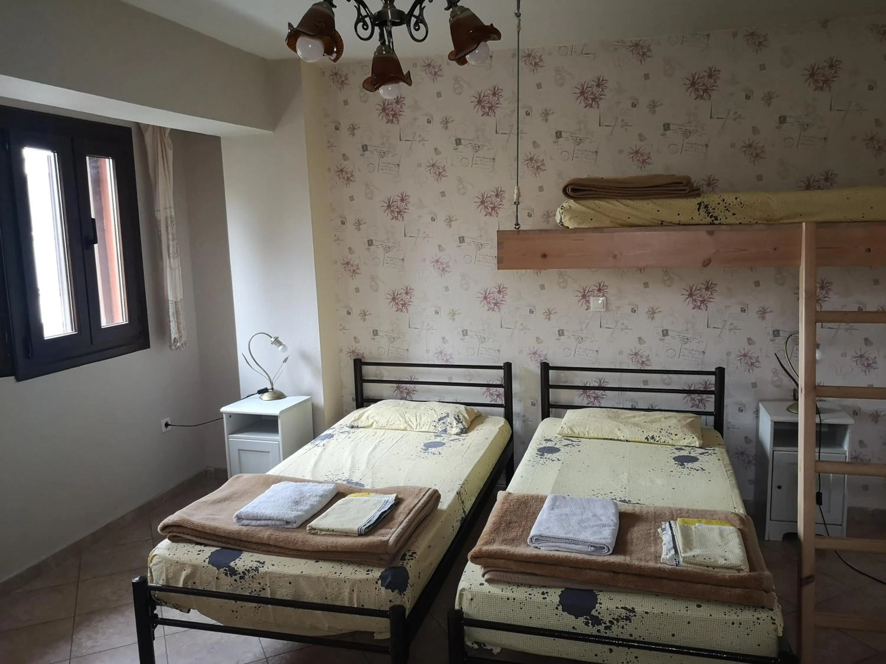 Spring, Bed in Studios Arabas