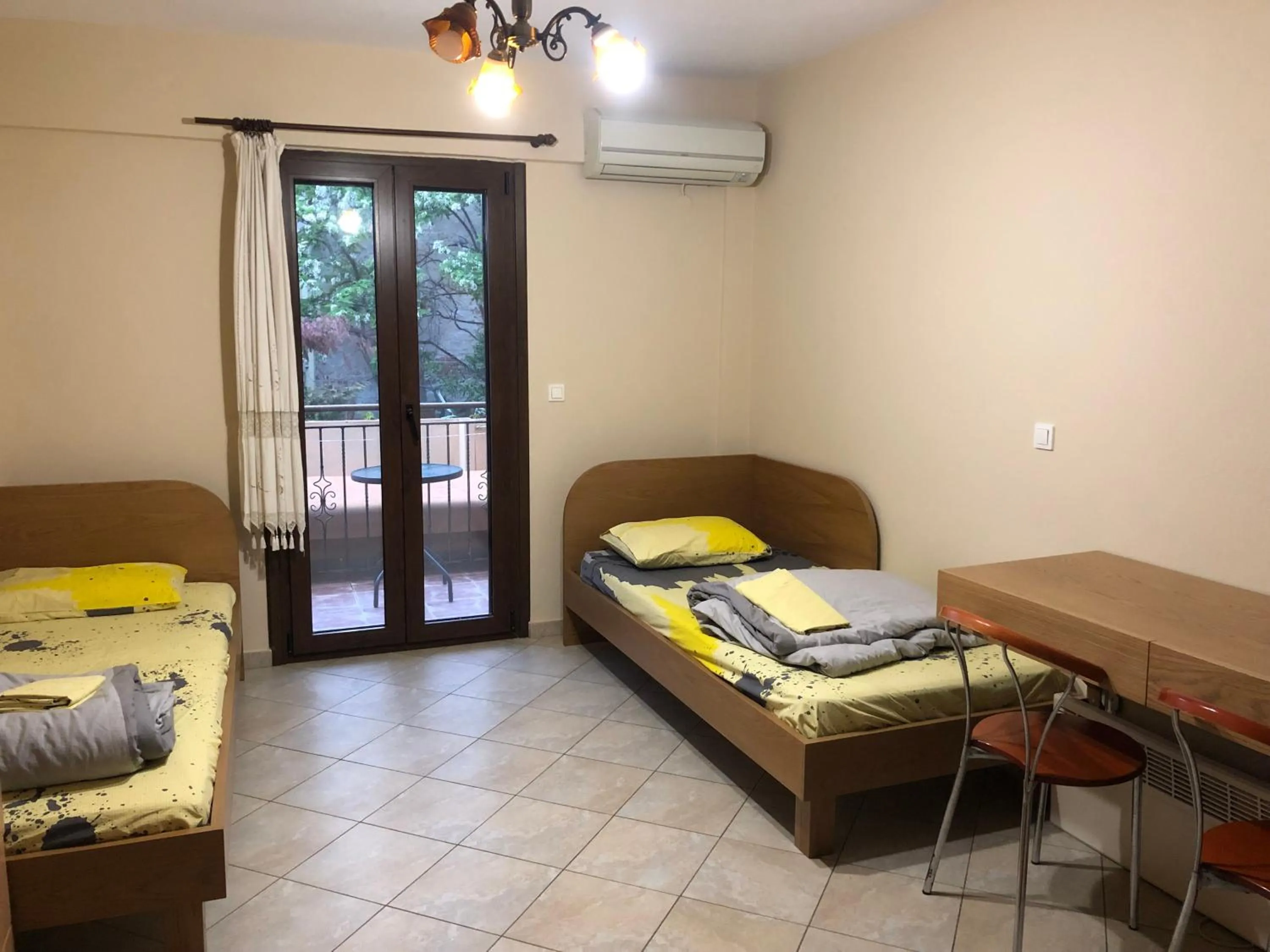 Property building, Bed in Studios Arabas