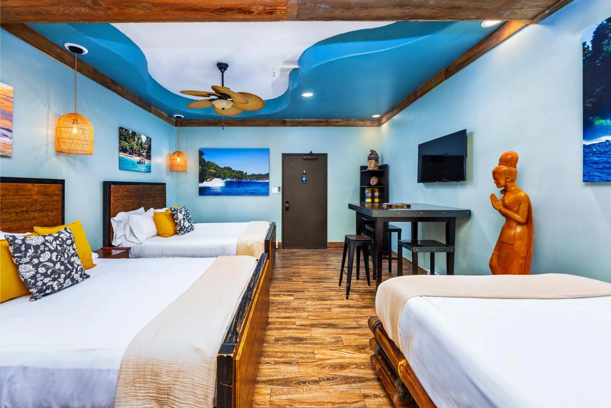 Photo of the whole room, Bed in Nomads Hotel