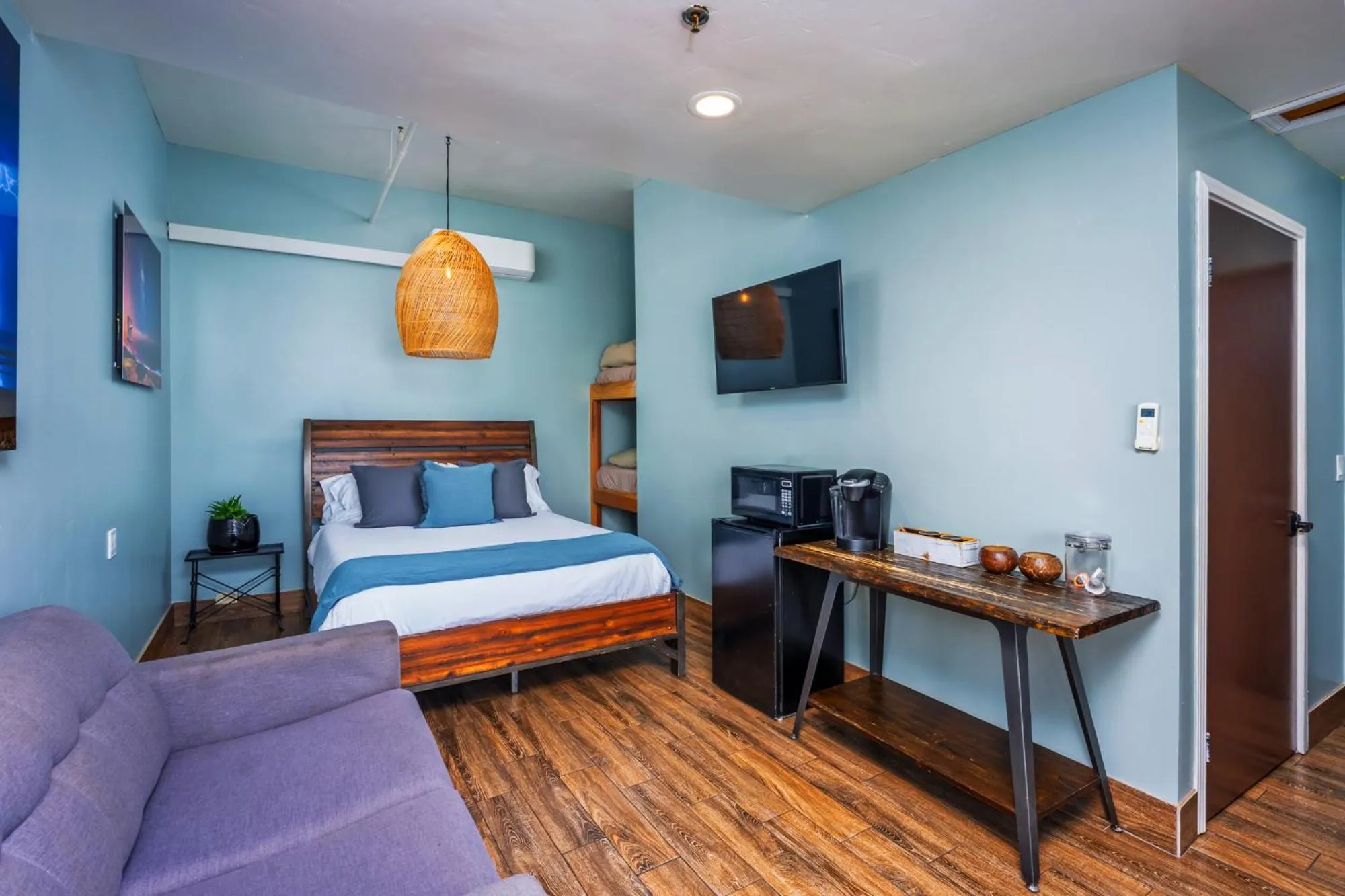 Photo of the whole room, Bed in Nomads Hotel