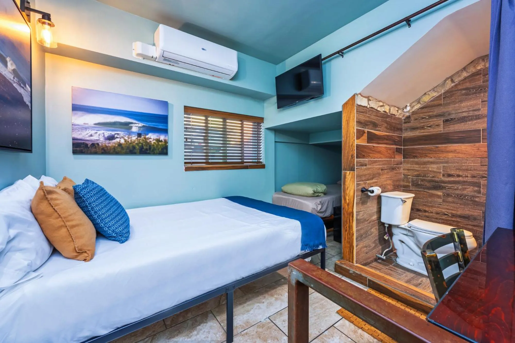 Photo of the whole room, Bed in Nomads Hotel