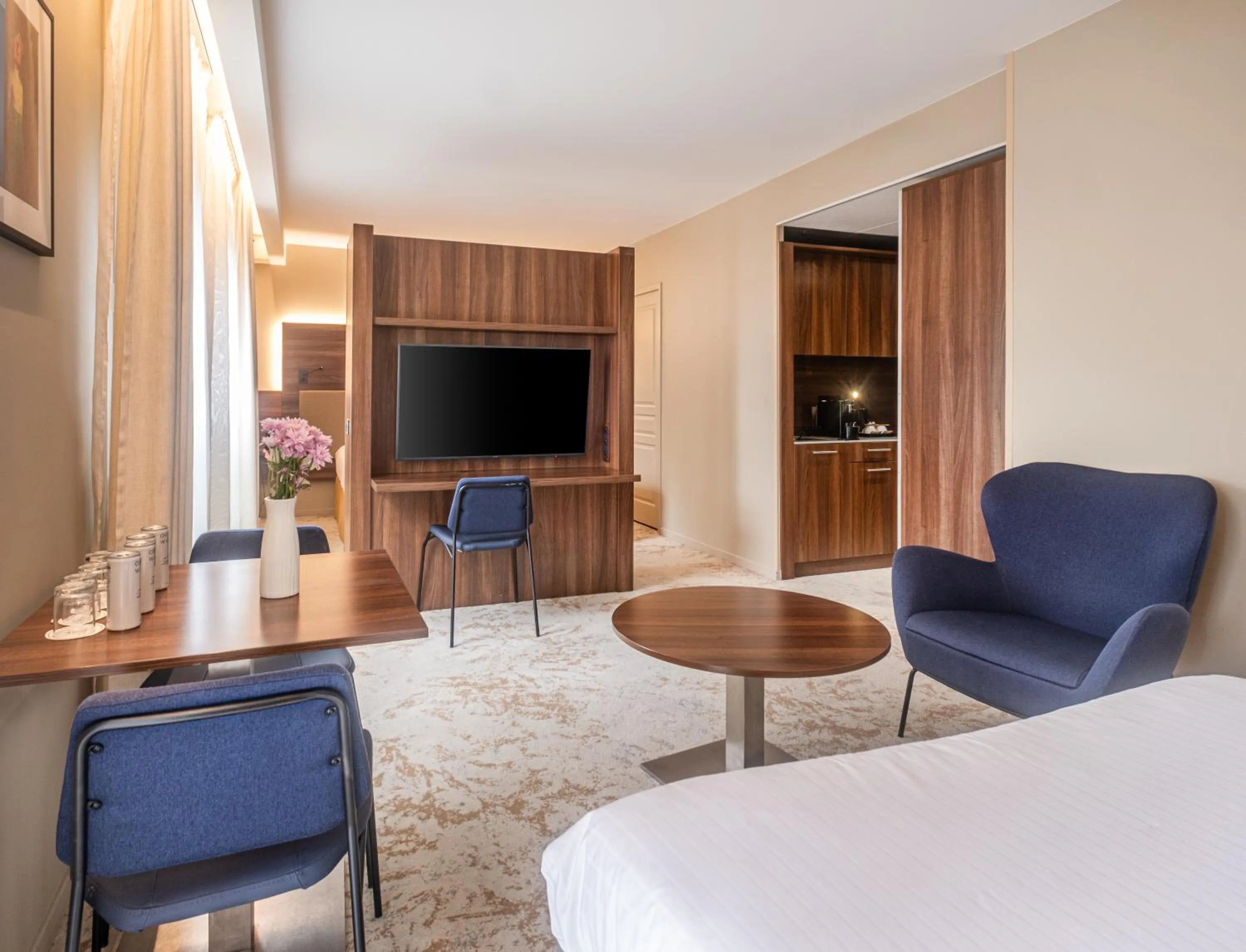 TV and multimedia in Château Belmont Tours by The Crest Collection