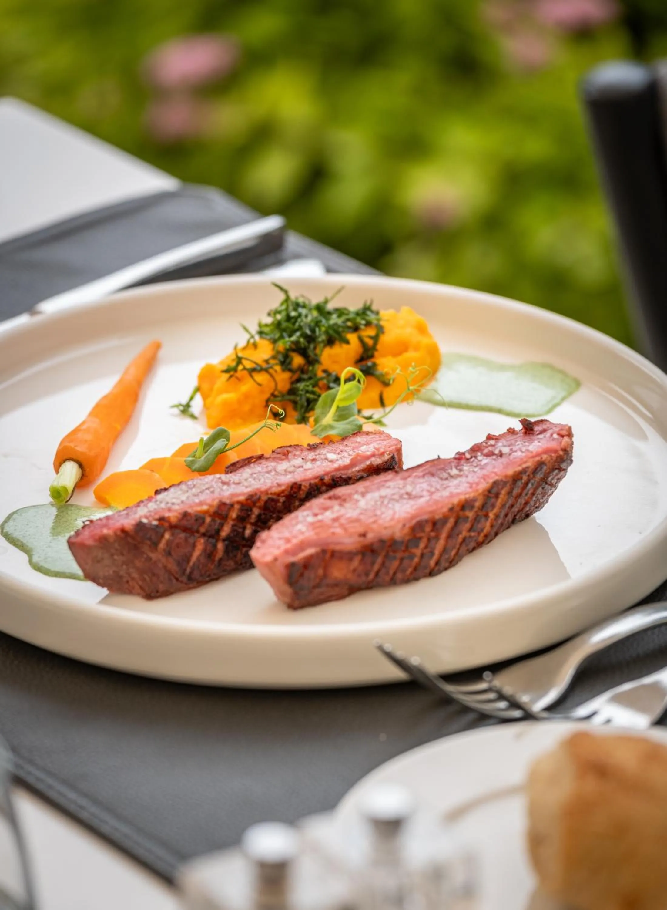 Restaurant/places to eat in Château Belmont Tours by The Crest Collection