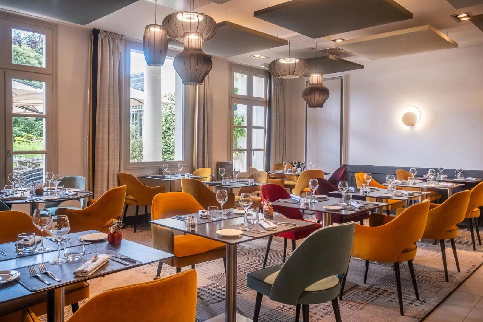 Restaurant/places to eat in Château Belmont Tours by The Crest Collection