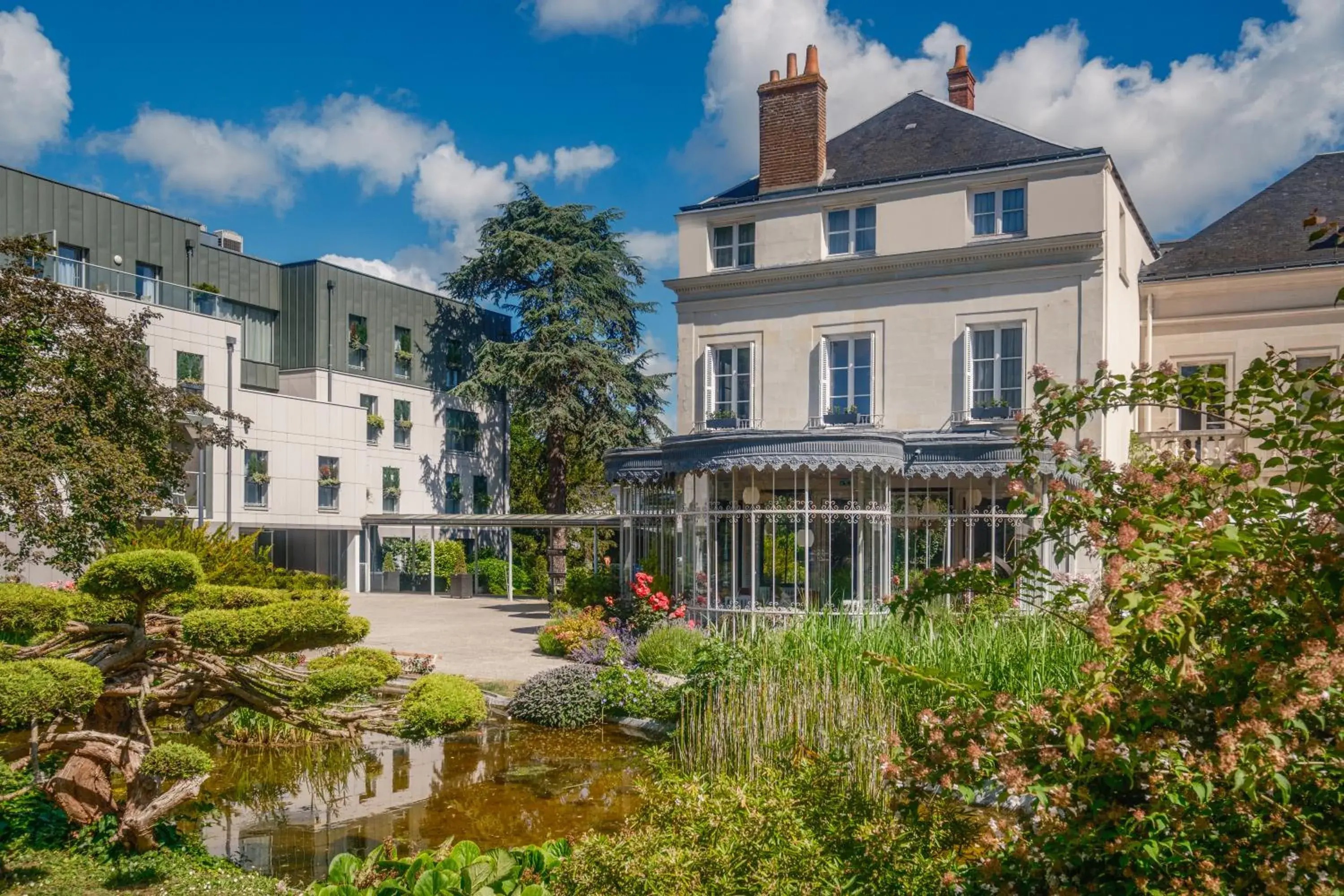 Property building in Château Belmont Tours by The Crest Collection Property building in Château Belmont Tours by The Crest Collection