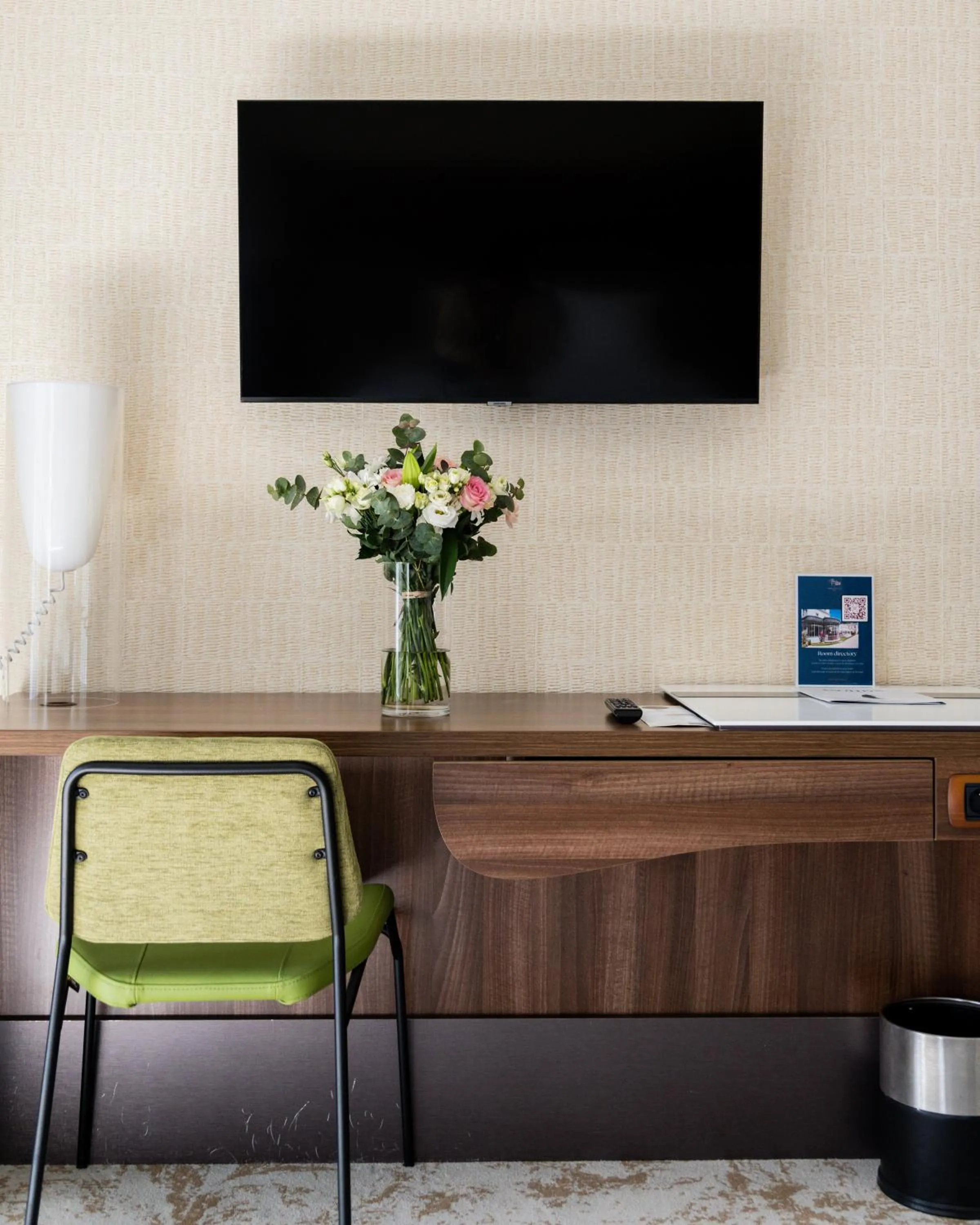 TV and multimedia in Château Belmont Tours by The Crest Collection