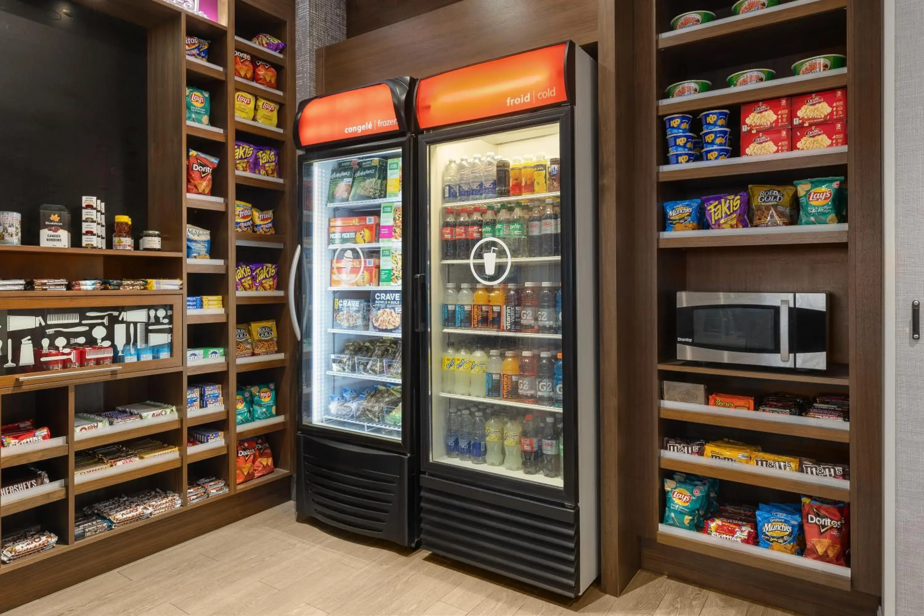 Food and drinks in Hampton Inn & Suites Montreal-Dorval Food and drinks in Hampton Inn & Suites Montreal-Dorval