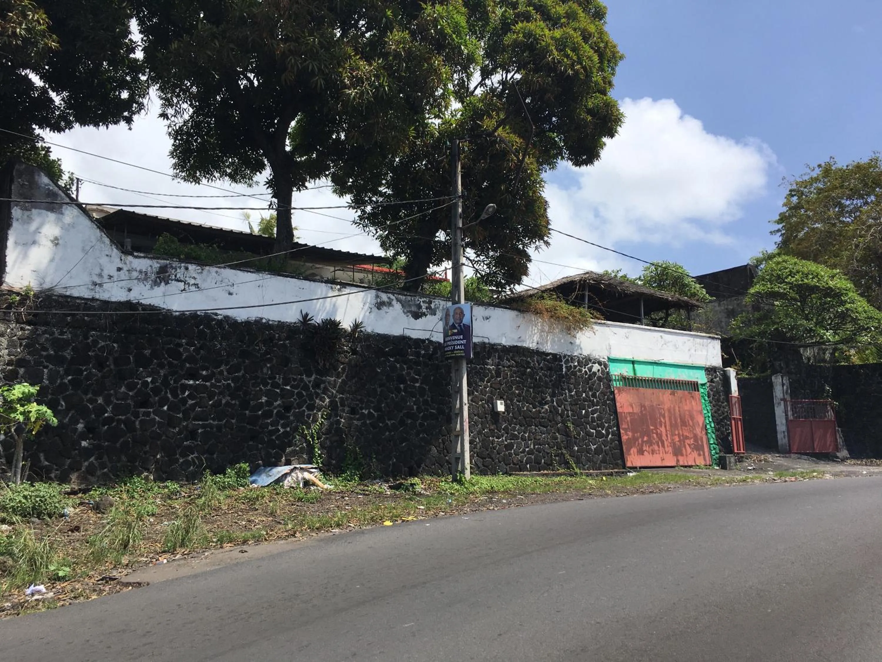 Facade/entrance in Farida Lodge