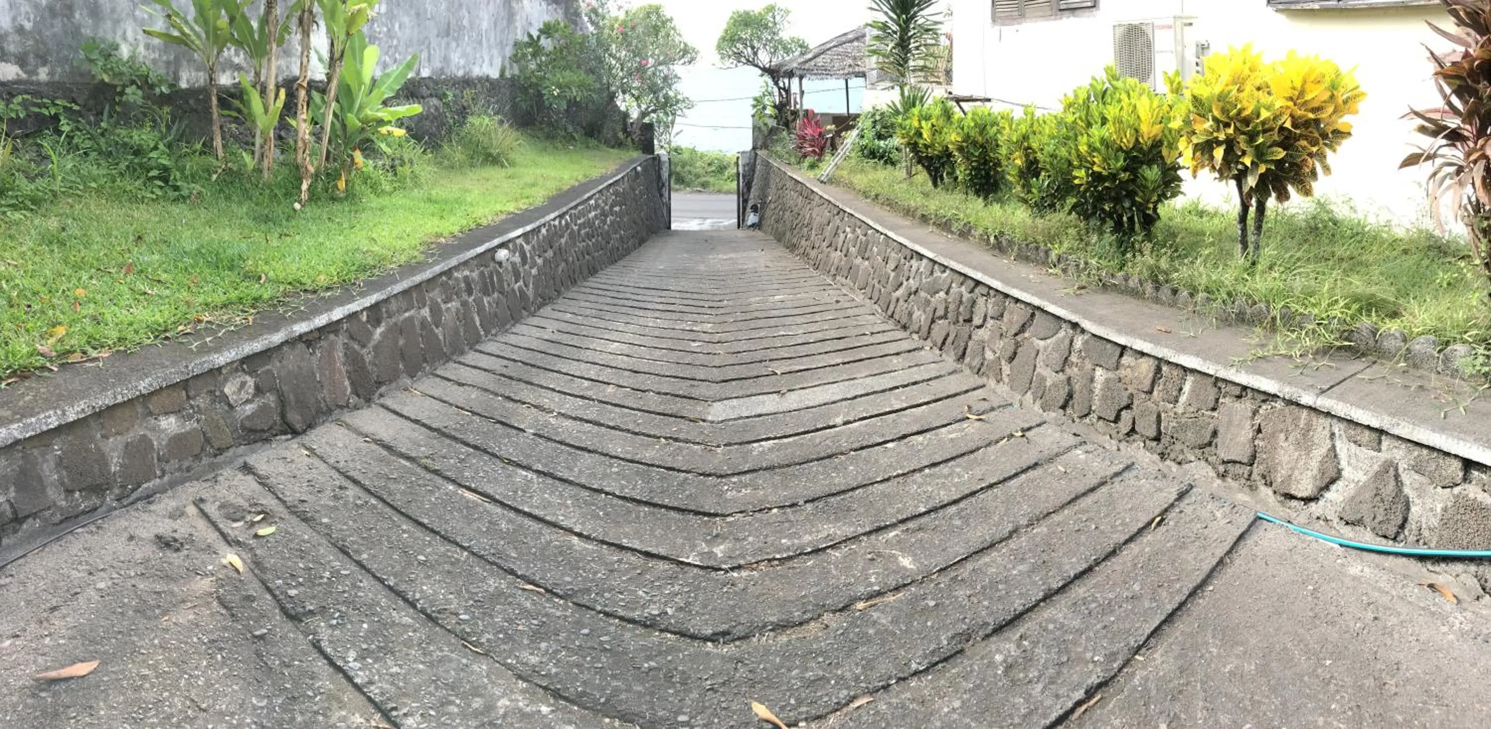 Facade/entrance in Farida Lodge
