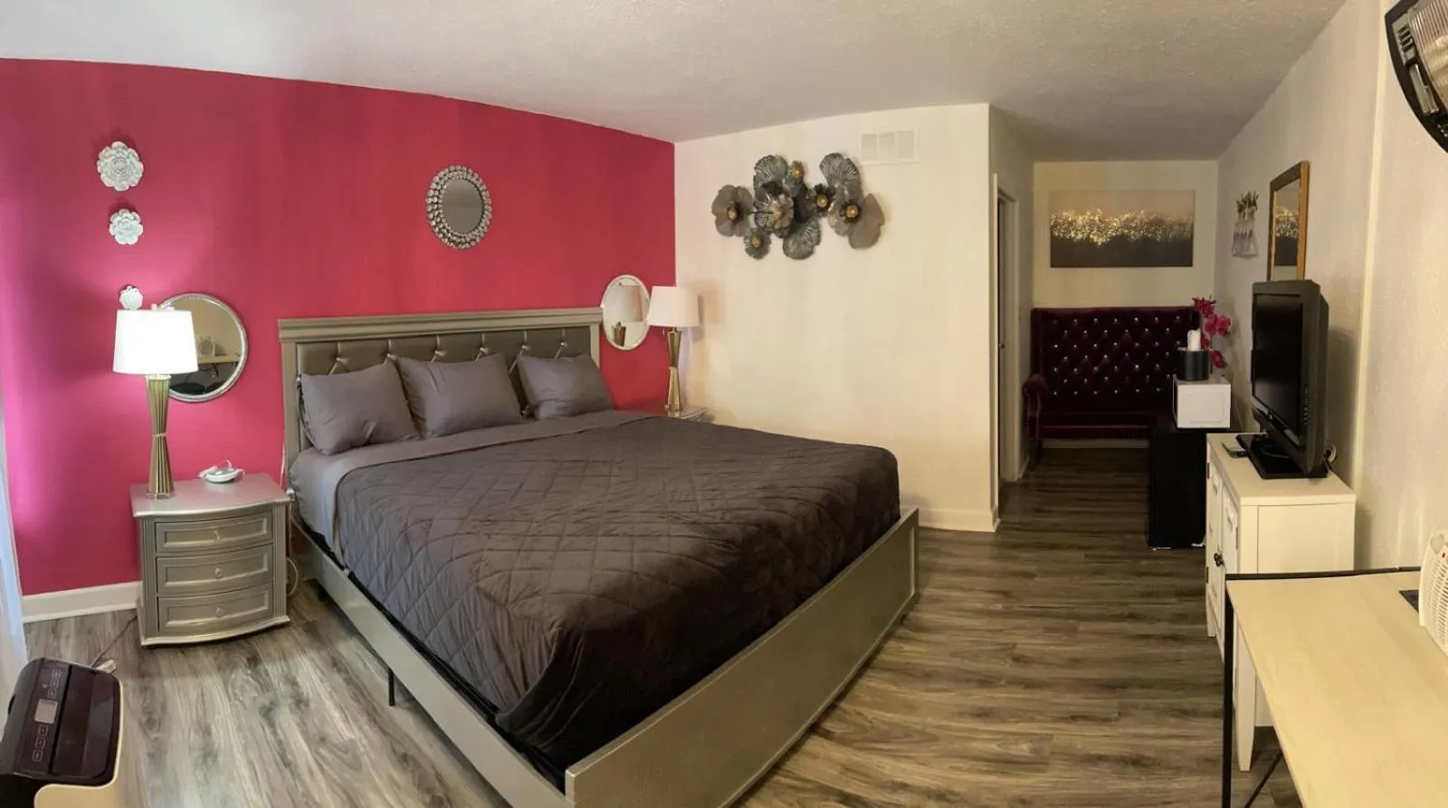 Bed in The Village Inn Hotel