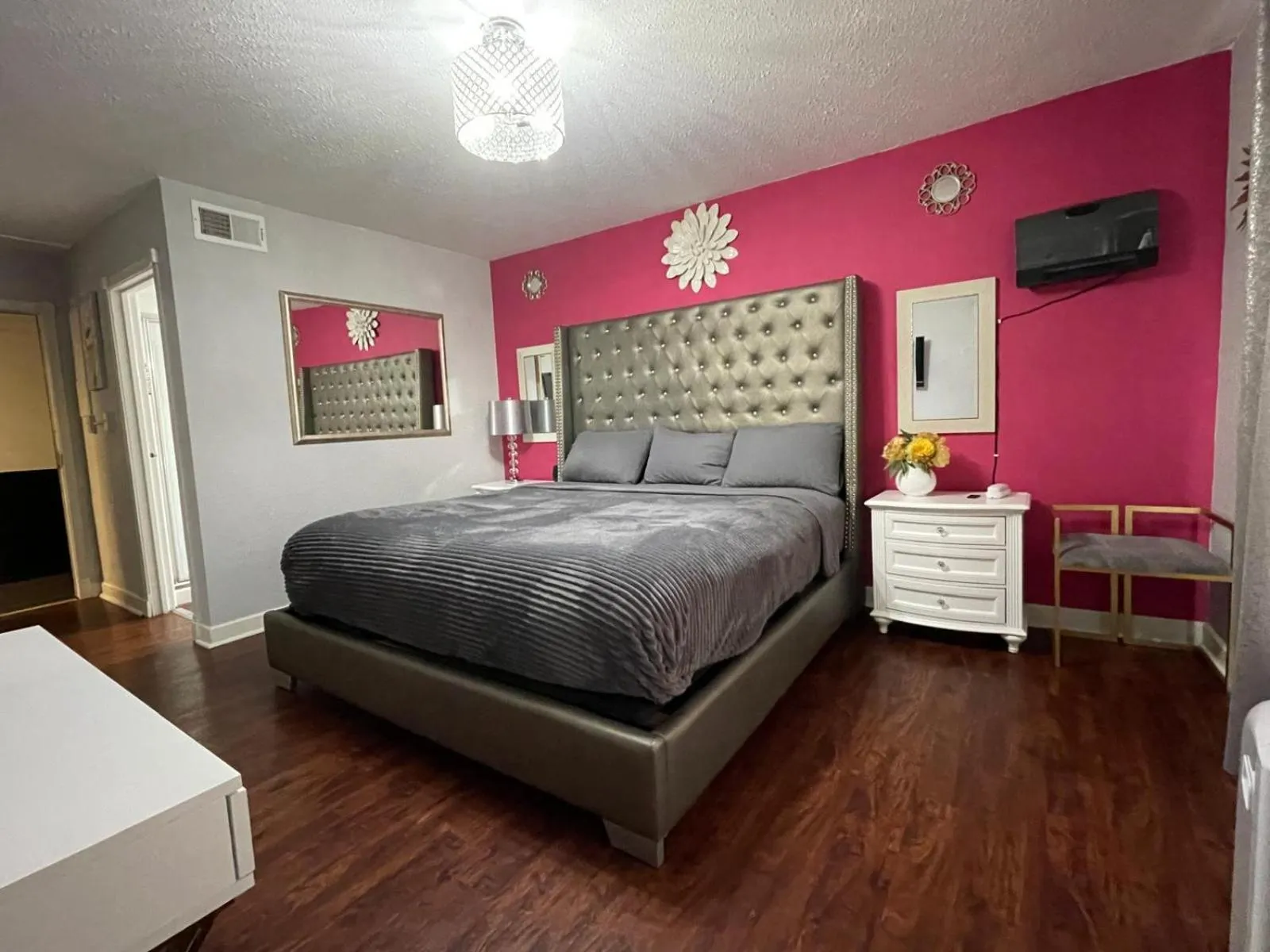 Bed in The Village Inn Hotel