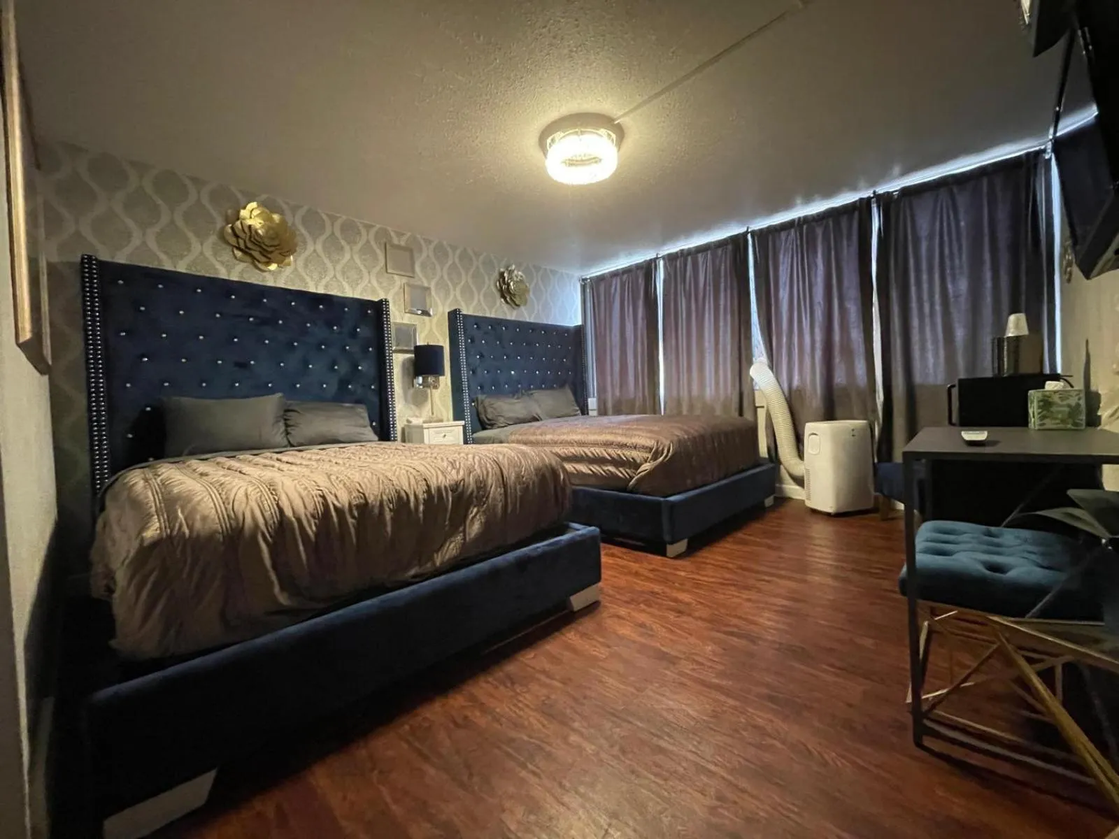 Bed in The Village Inn Hotel