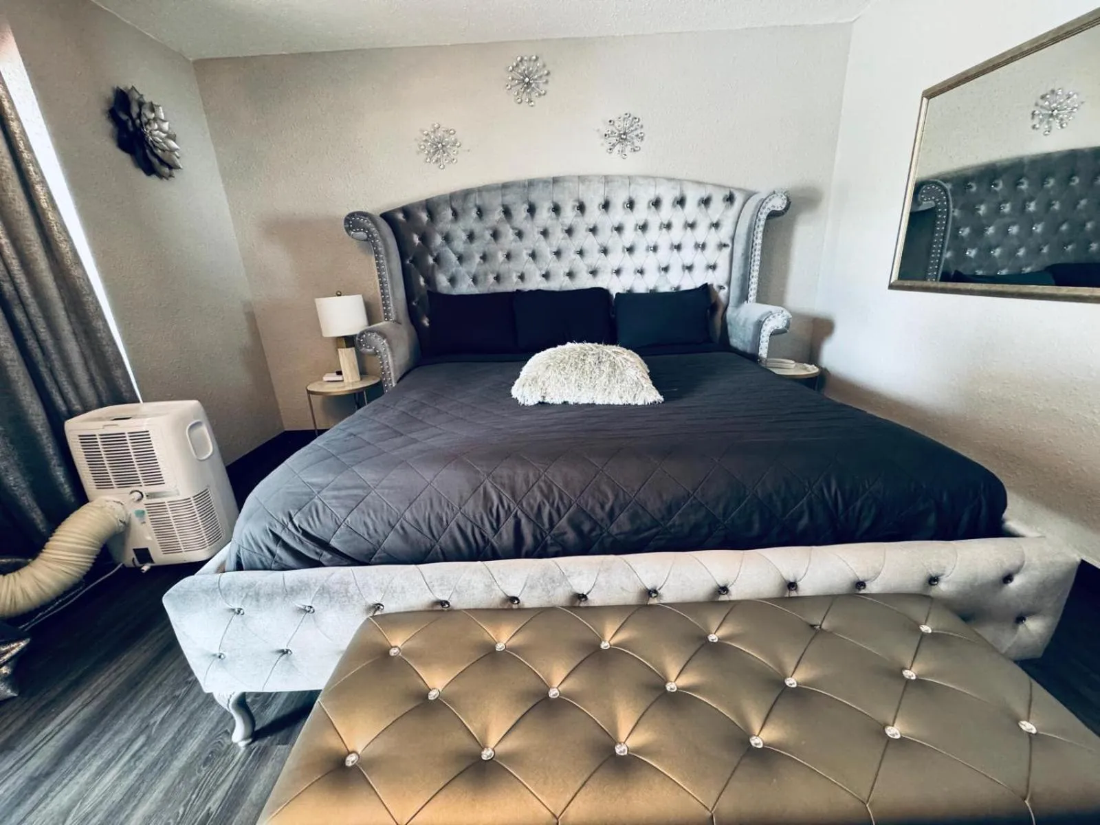 Bed in The Village Inn Hotel