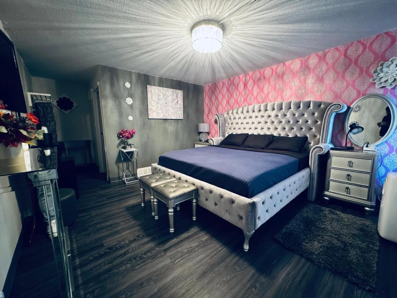 Bed in The Village Inn Hotel