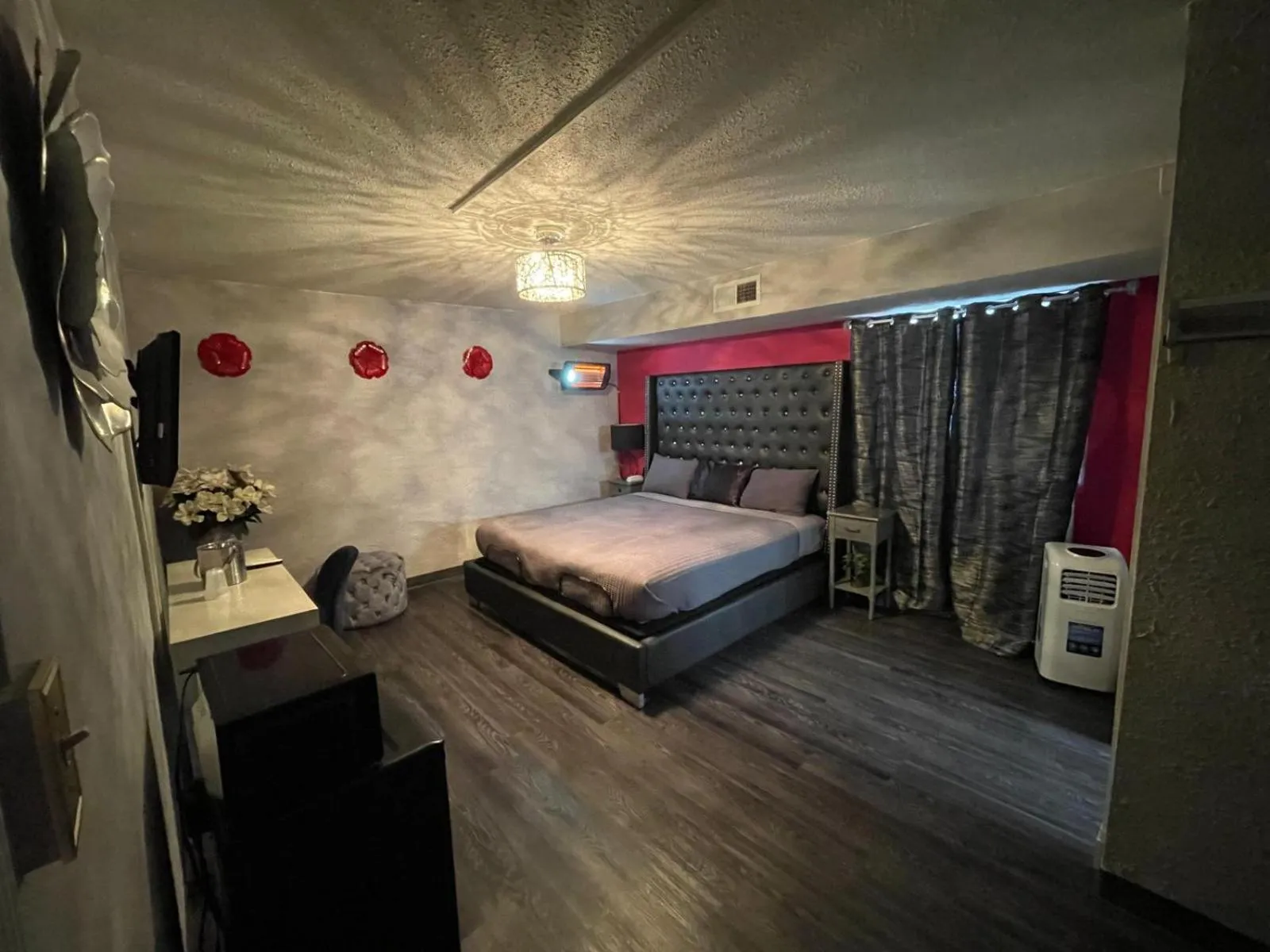 Bed in The Village Inn Hotel