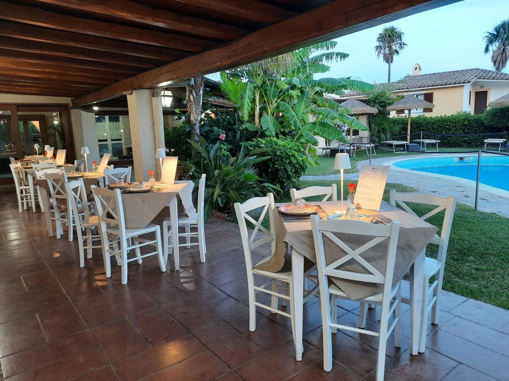 Restaurant/places to eat in Residence Le Bouganville