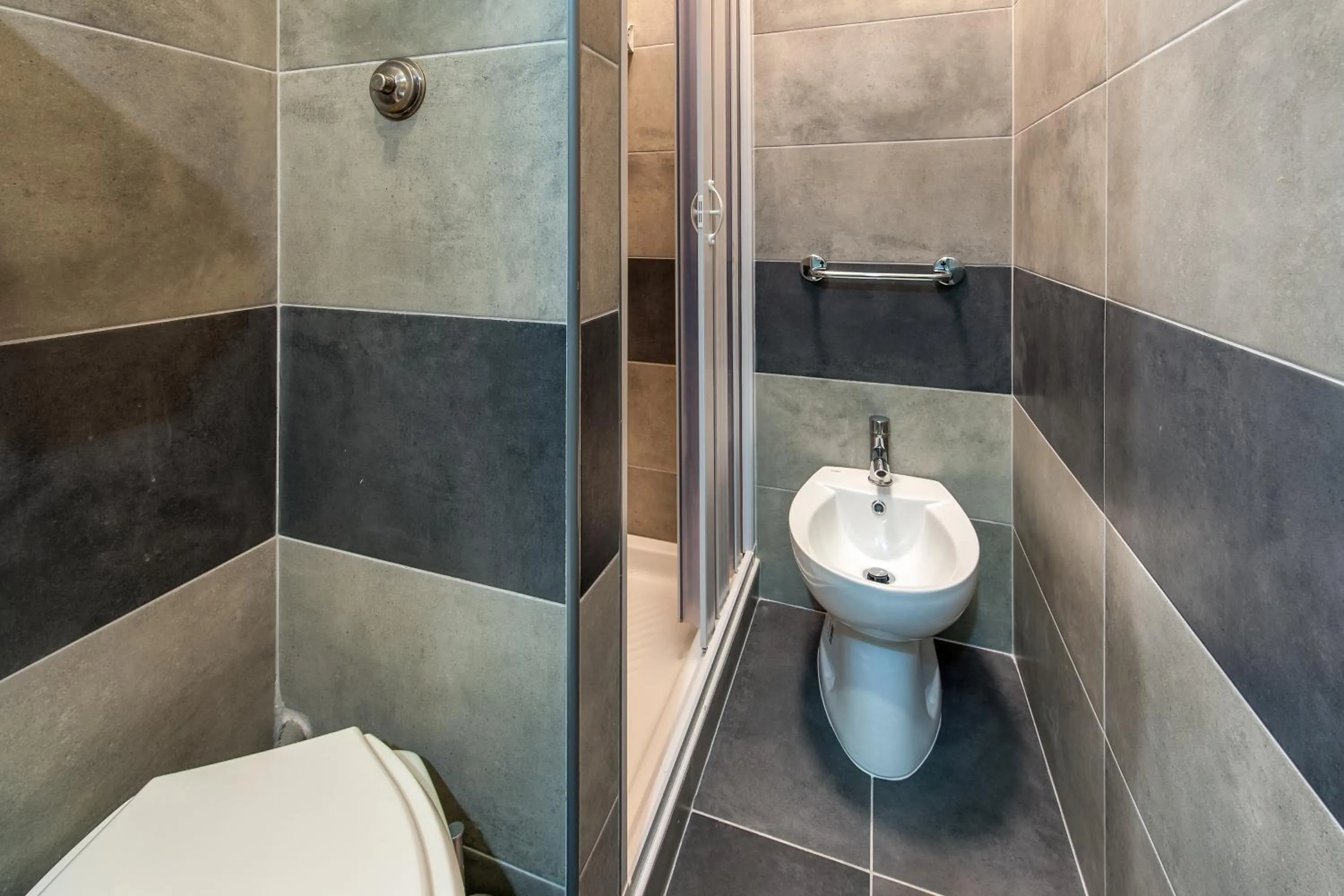 Shower in Alessandro A San Pietro Best Bed