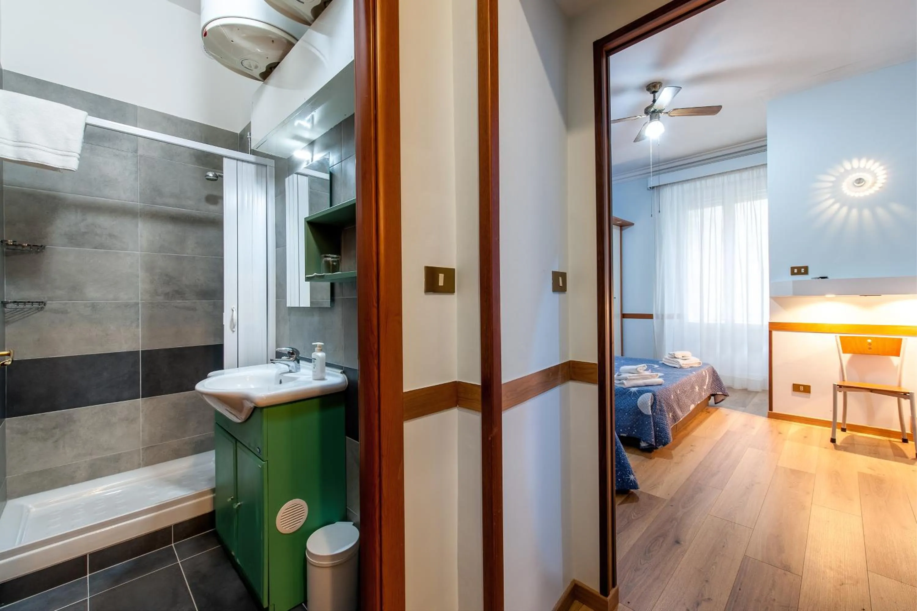 Shower, Bed in Alessandro A San Pietro Best Bed