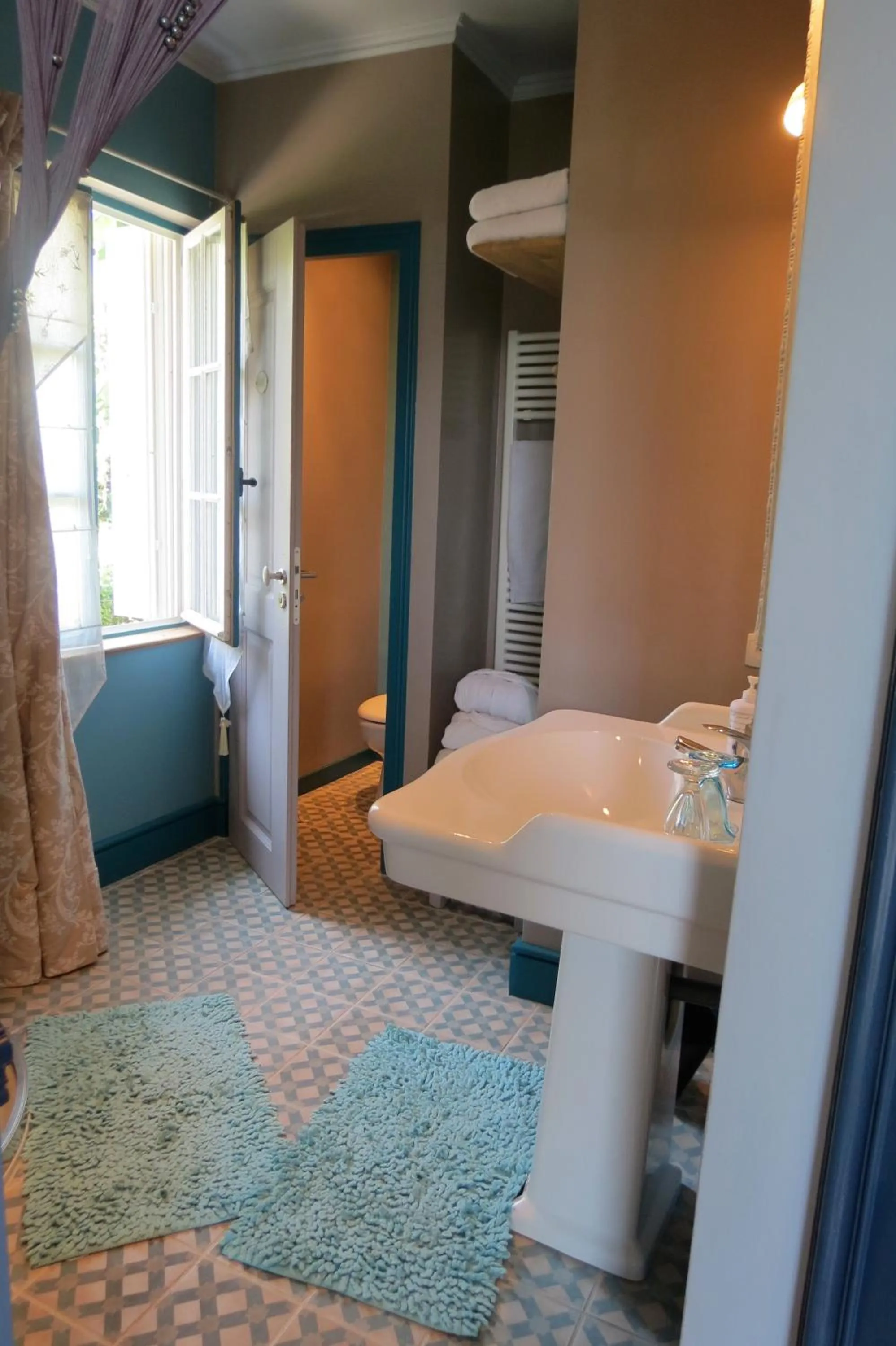 Bathroom, Bed in Demeure d'Hôtes L'Hermitage