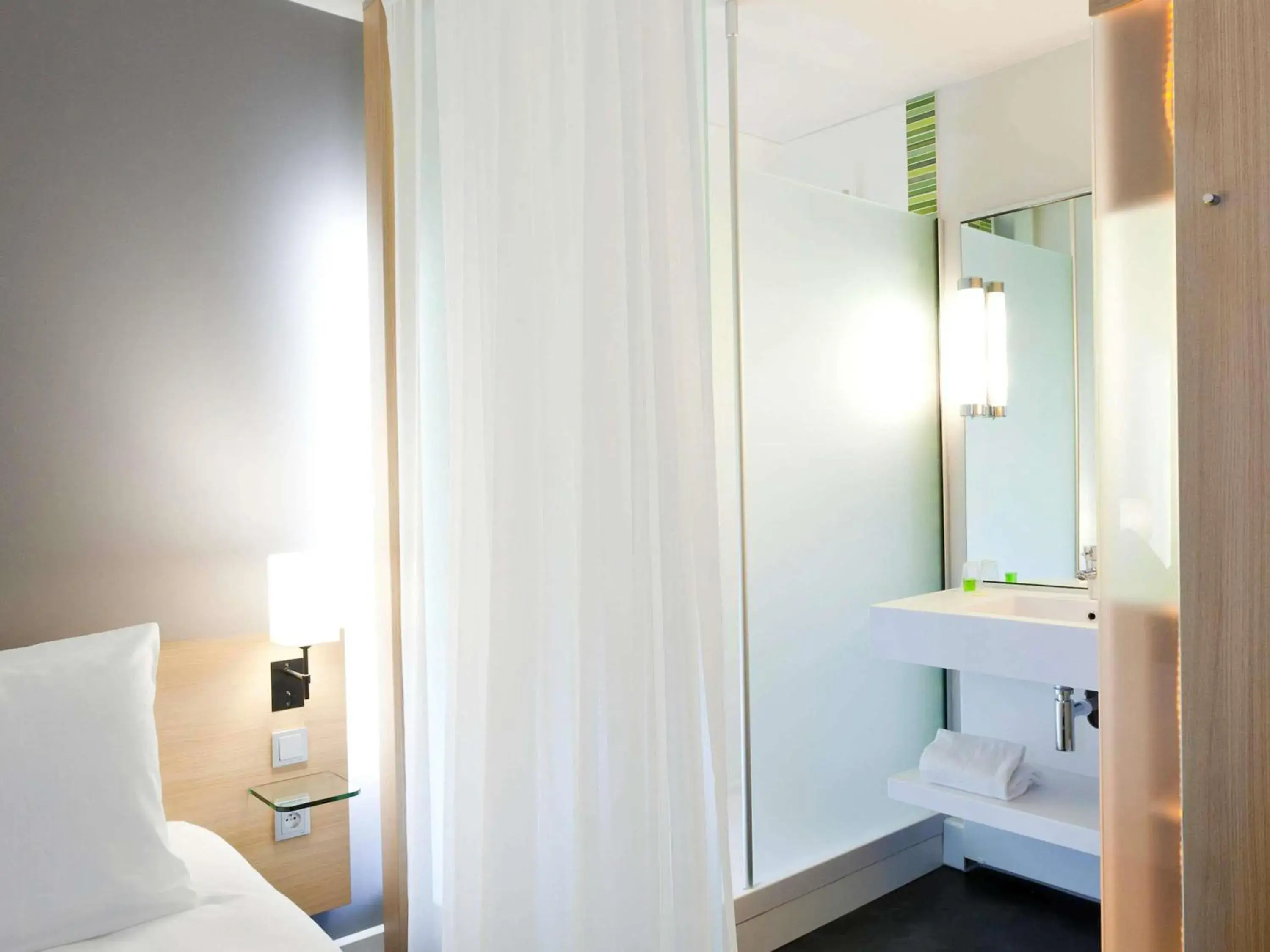 Bedroom, Bed in ibis Styles Nantes Reze Aéroport Bedroom, Bed in ibis Styles Nantes Reze Aéroport