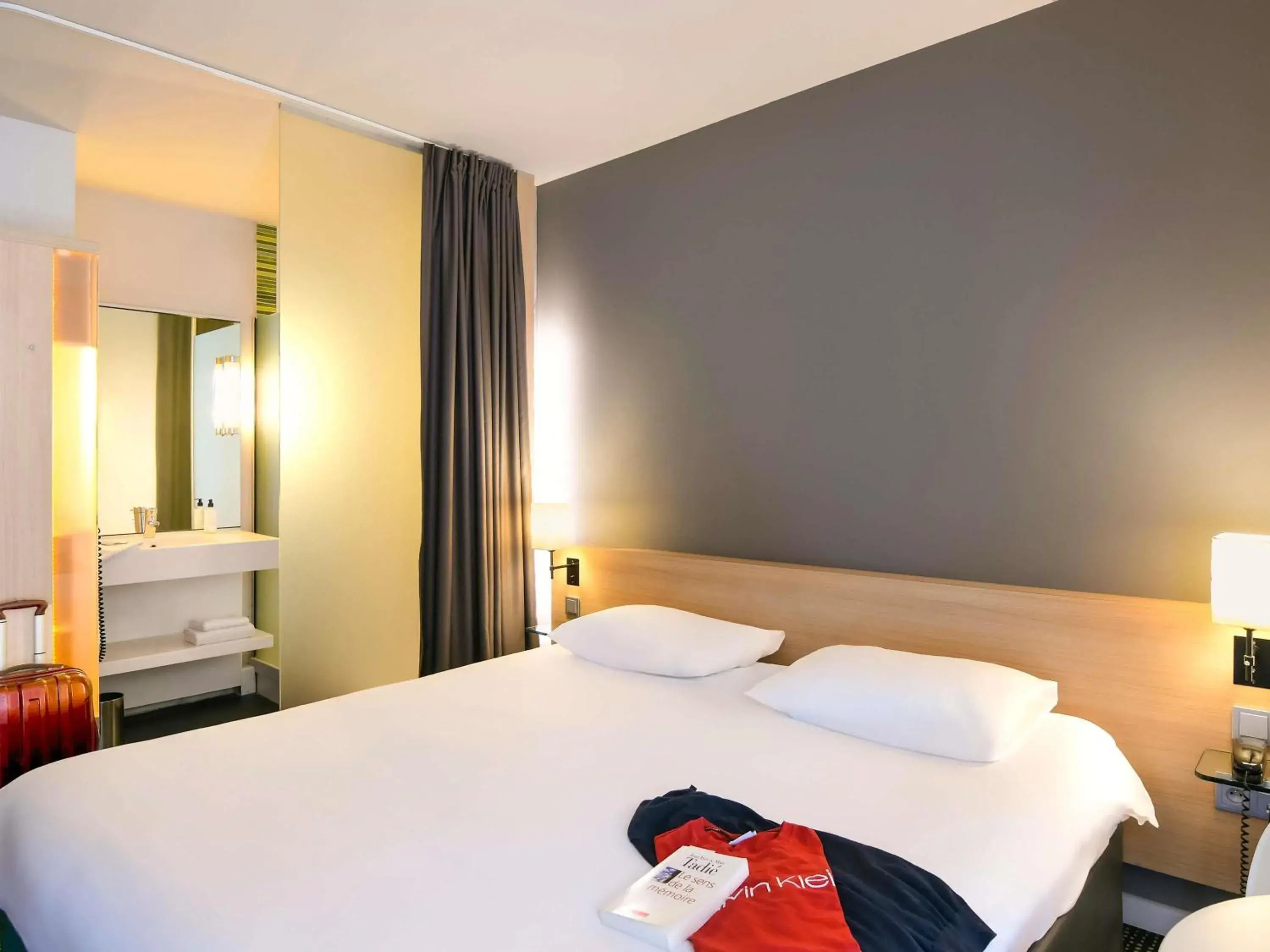 Bedroom, Bed in ibis Styles Nantes Reze Aéroport Bedroom, Bed in ibis Styles Nantes Reze Aéroport