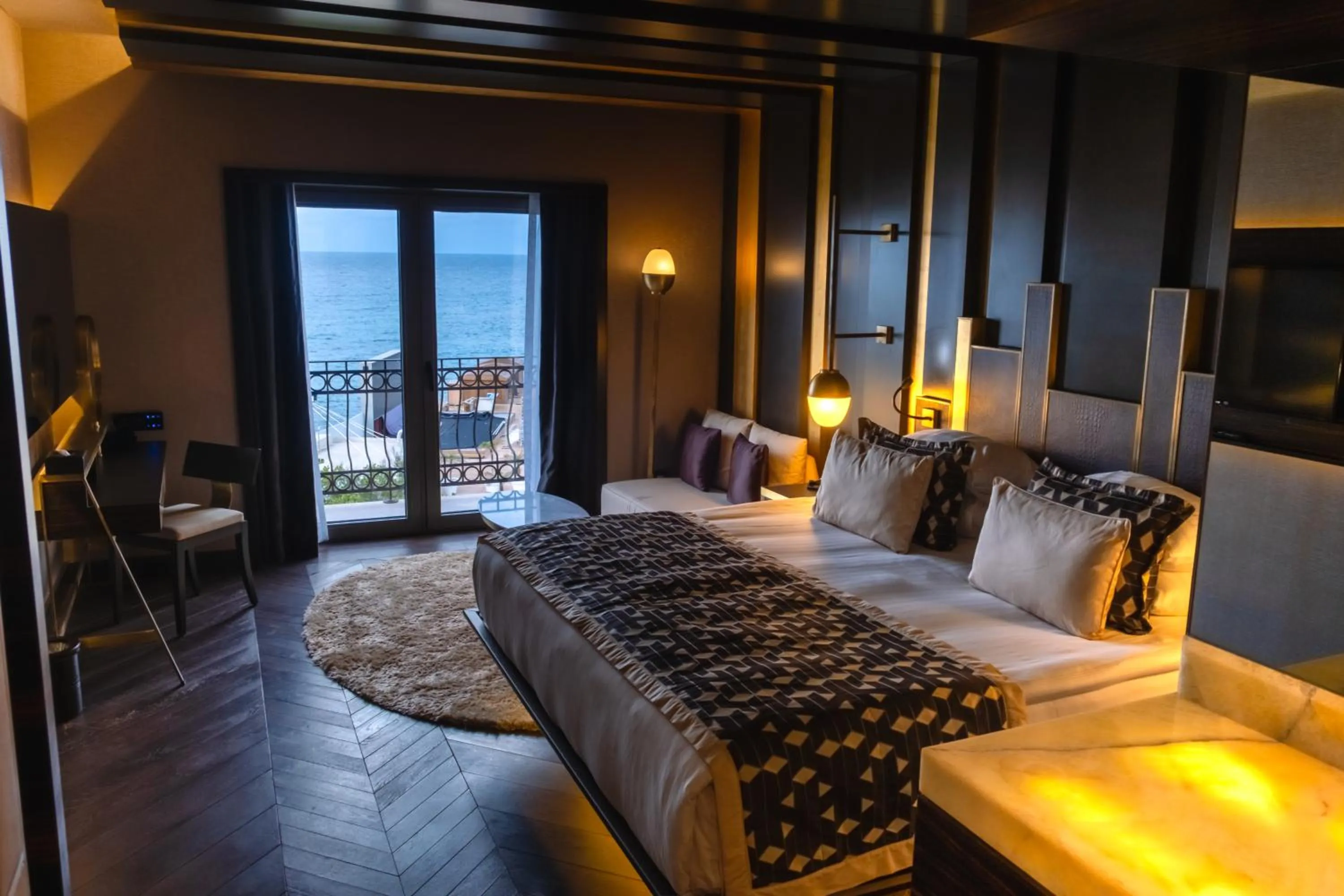 Bed in Rocks Hotel & Casino