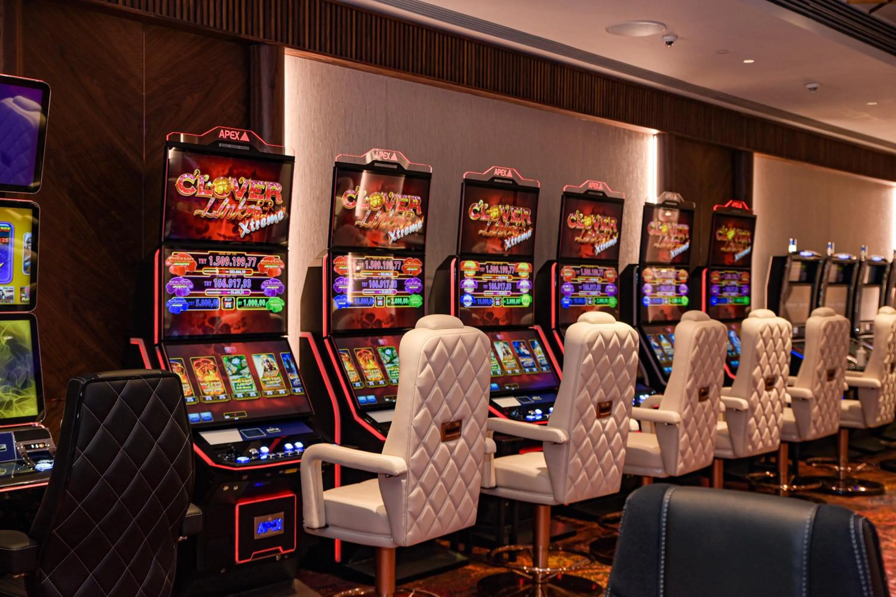 Night in Rocks Hotel & Casino