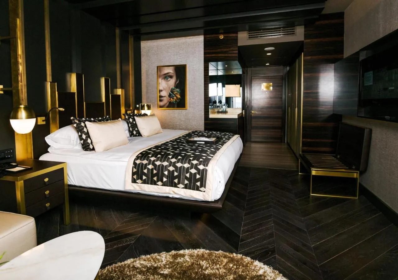 Decorative detail, Bed in Rocks Hotel & Casino