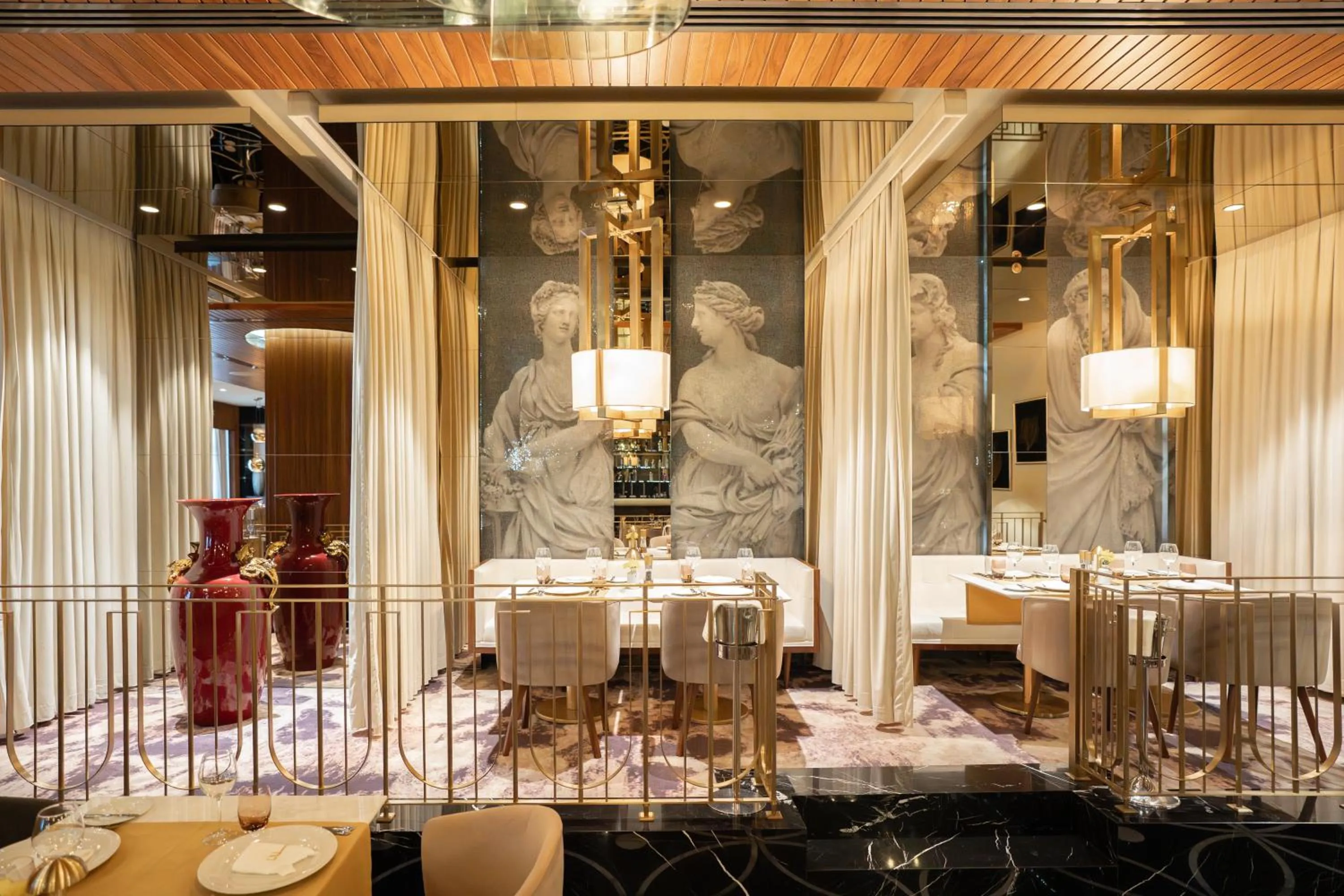 Restaurant/places to eat in Rocks Hotel & Casino