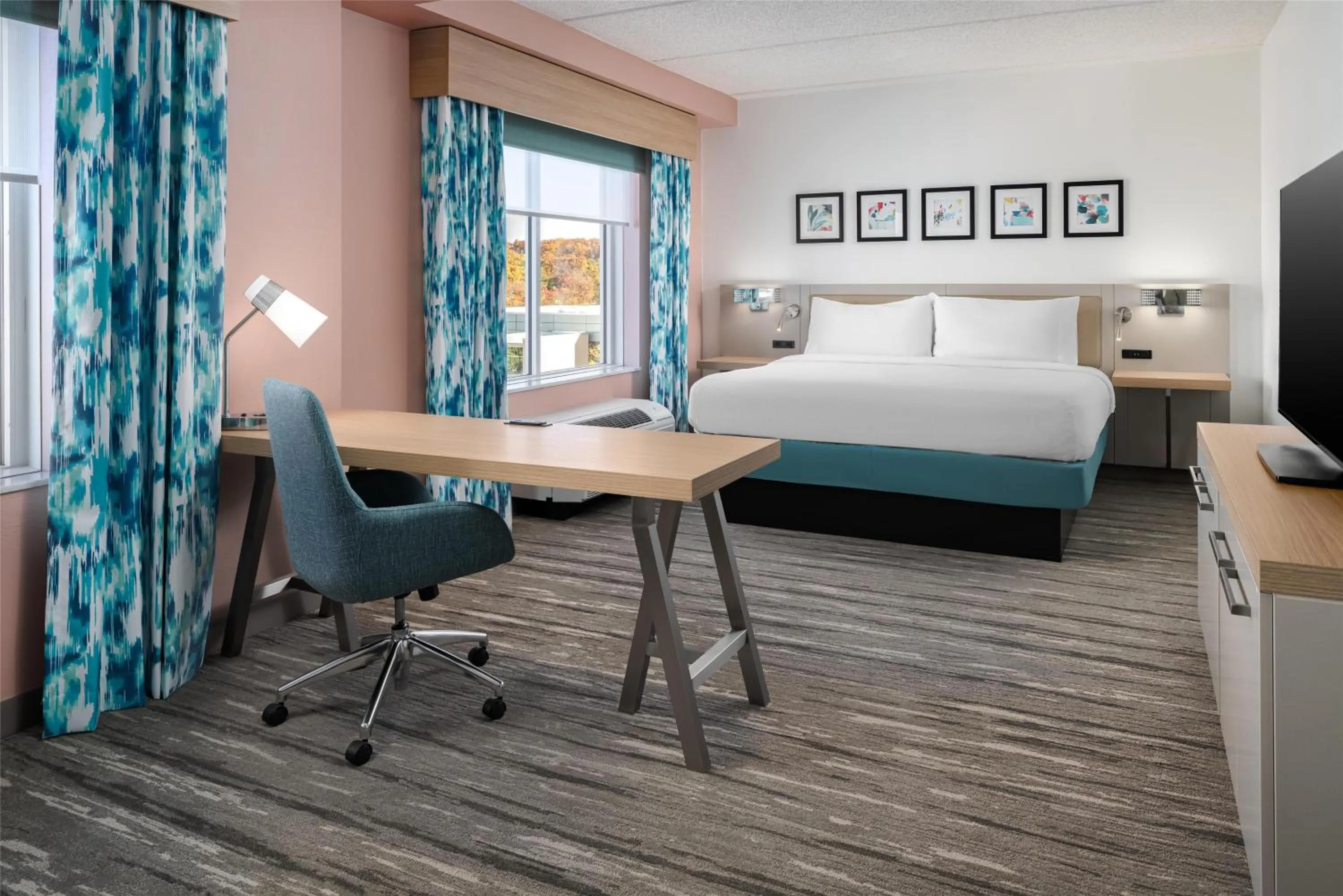 Bedroom, Bed in Hilton Garden Inn Rockaway