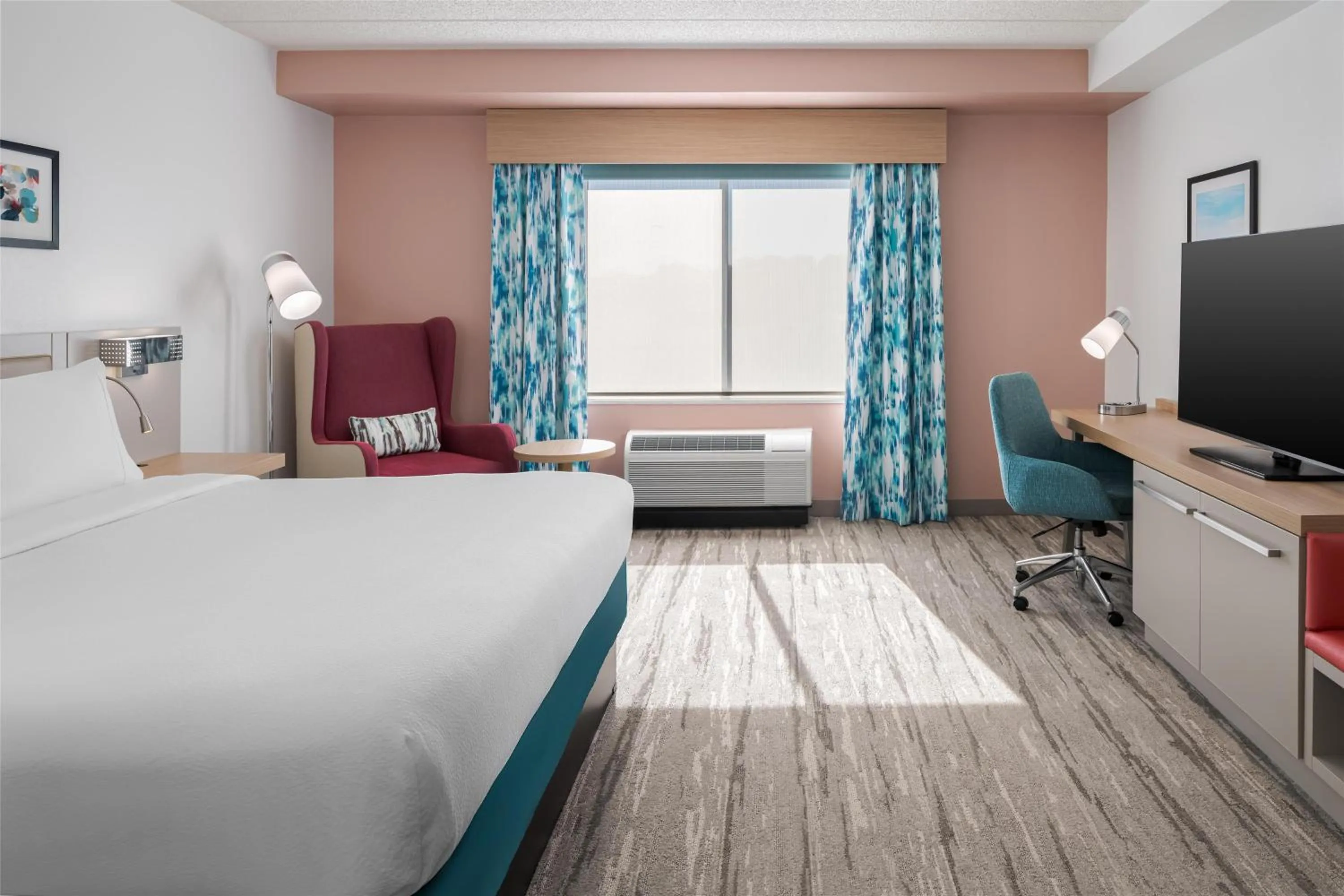 Living room, Bed in Hilton Garden Inn Rockaway