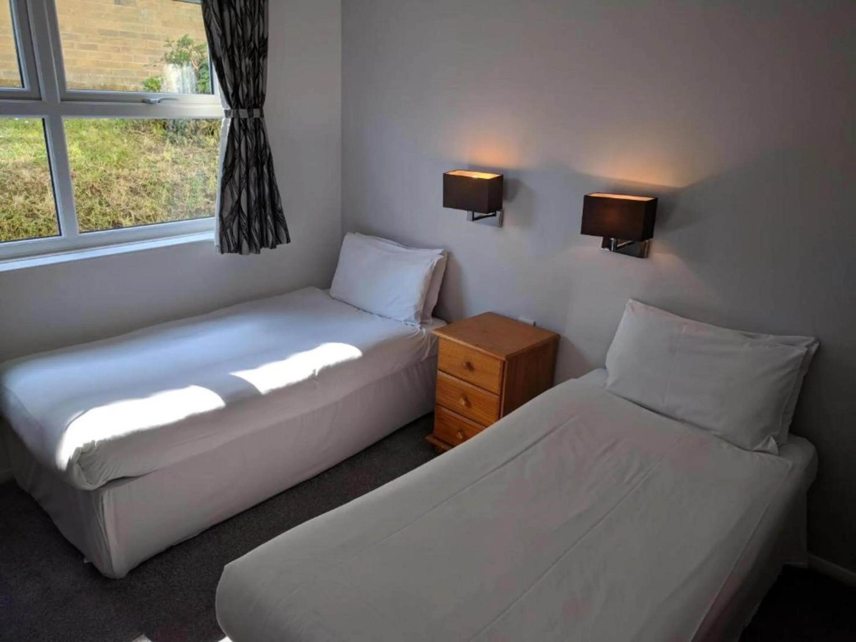 Photo of the whole room, Bed in Mayfair Hotel - Isle Of Wight