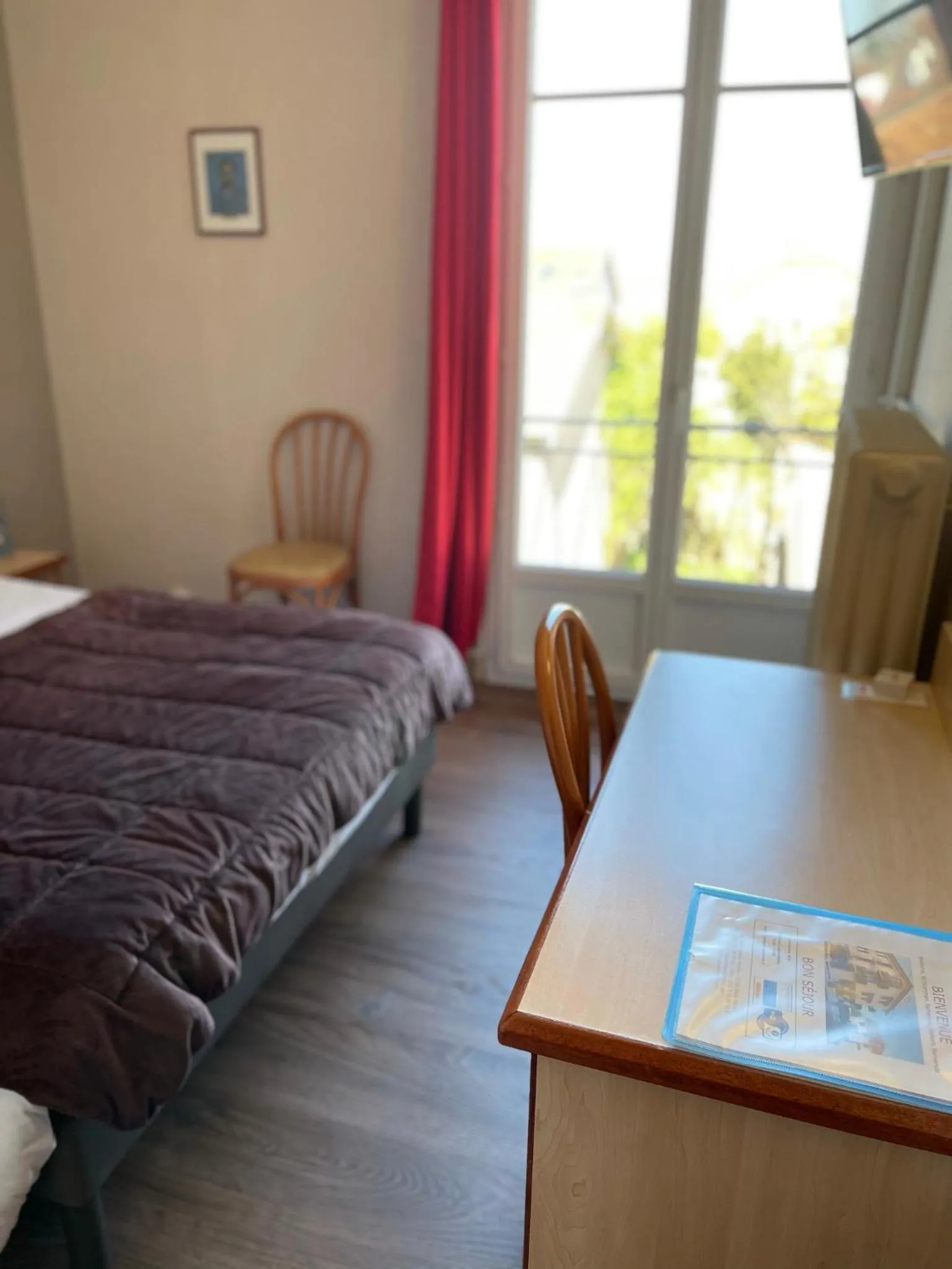 Bed in "Contact Hôtel" Le Saint Rémy - Chalon Sud